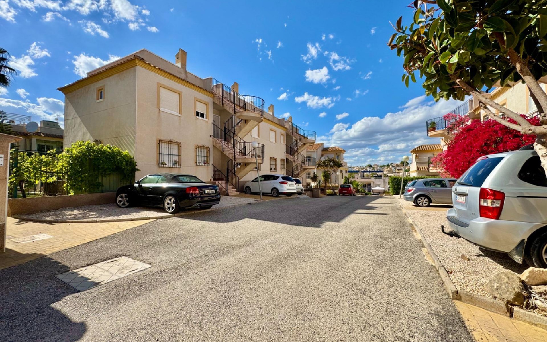 Resale - Townhouse - Villamartin - Las Filipinas