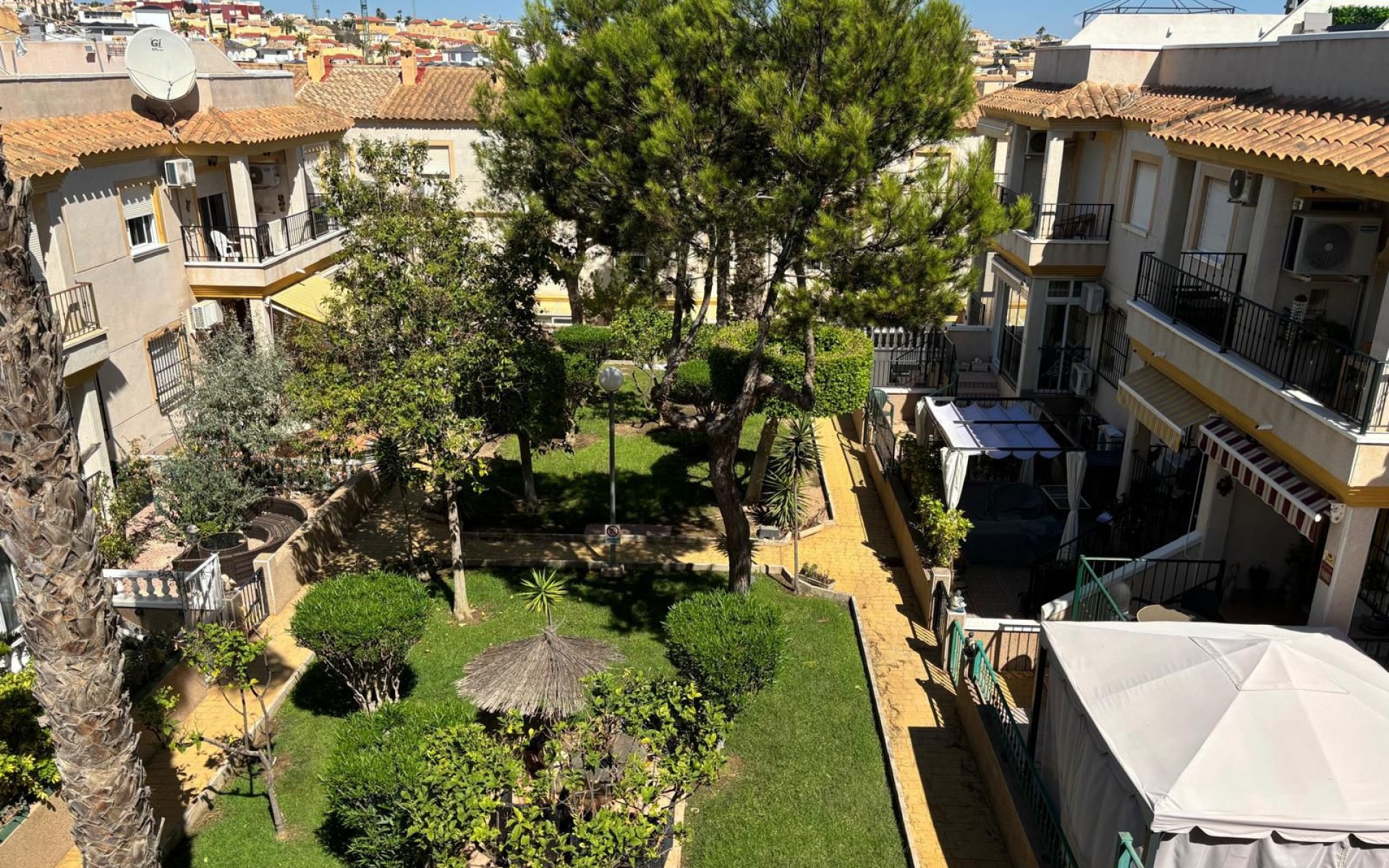 Resale - Townhouse - Villamartin - St James Hill