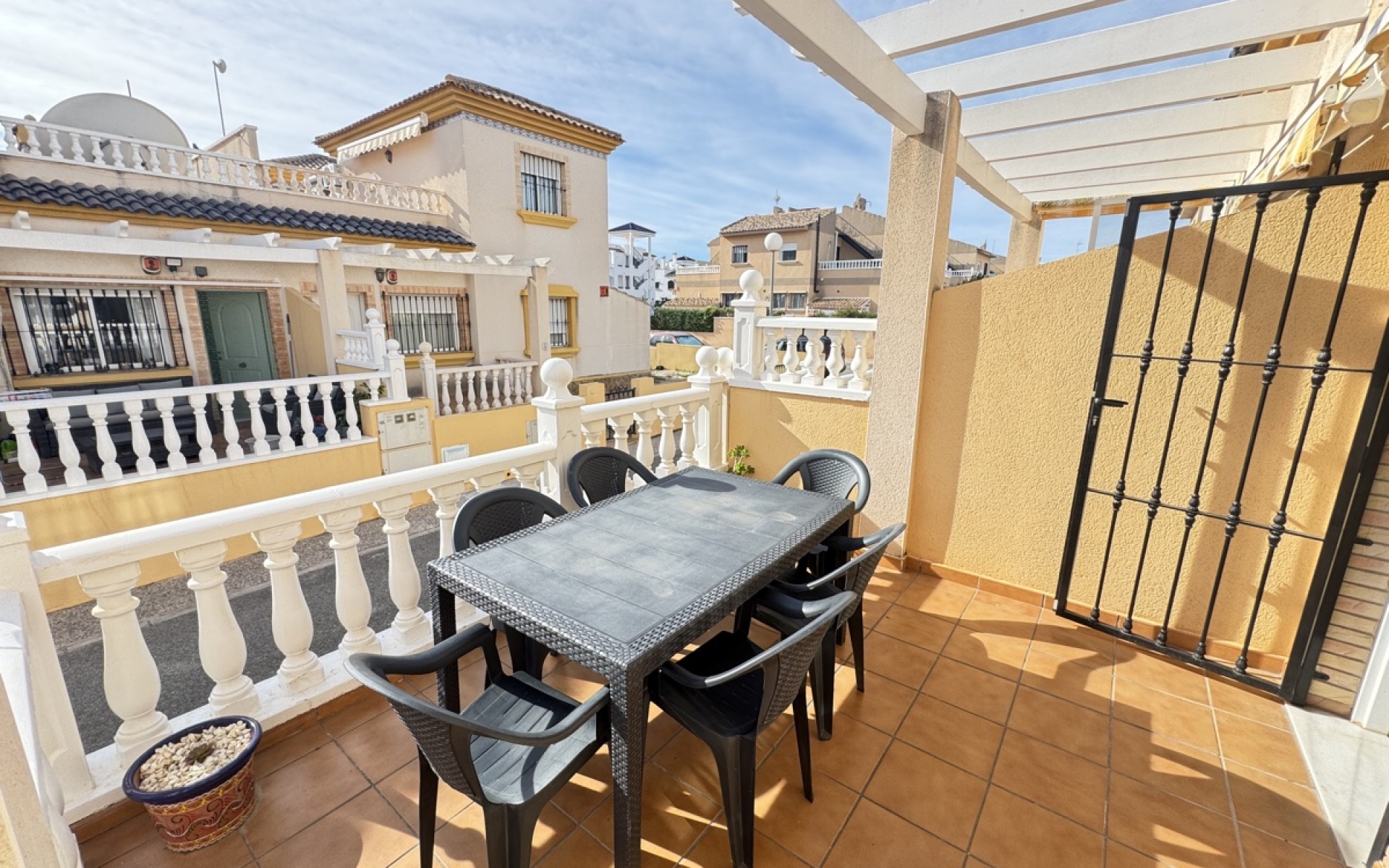 Resale - Townhouse - Villamartin