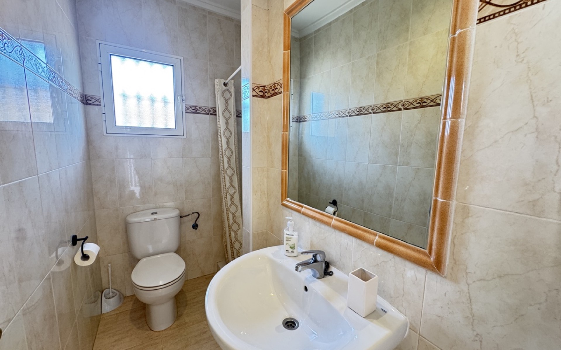 Resale - Townhouse - Villamartin