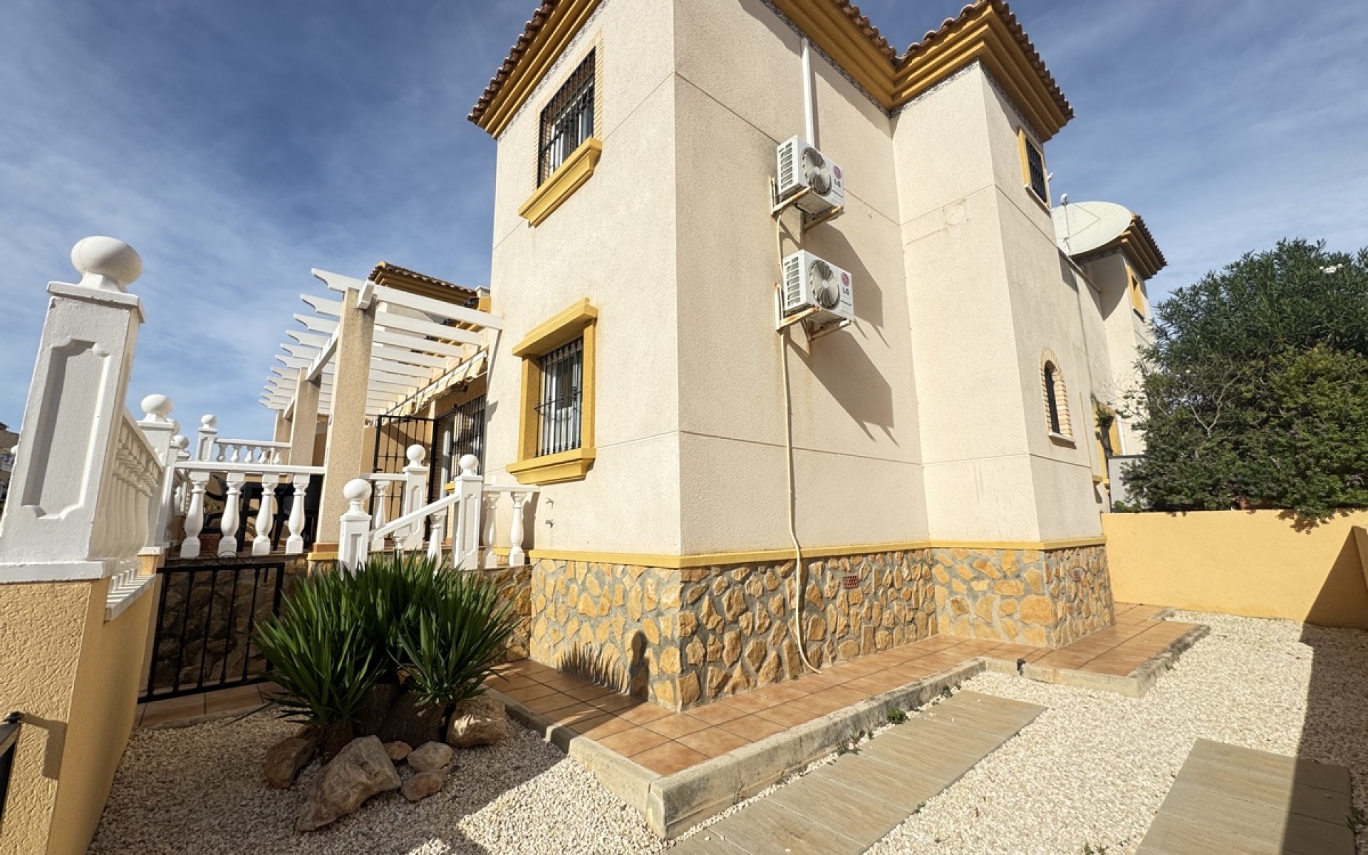 Resale - Townhouse - Villamartin