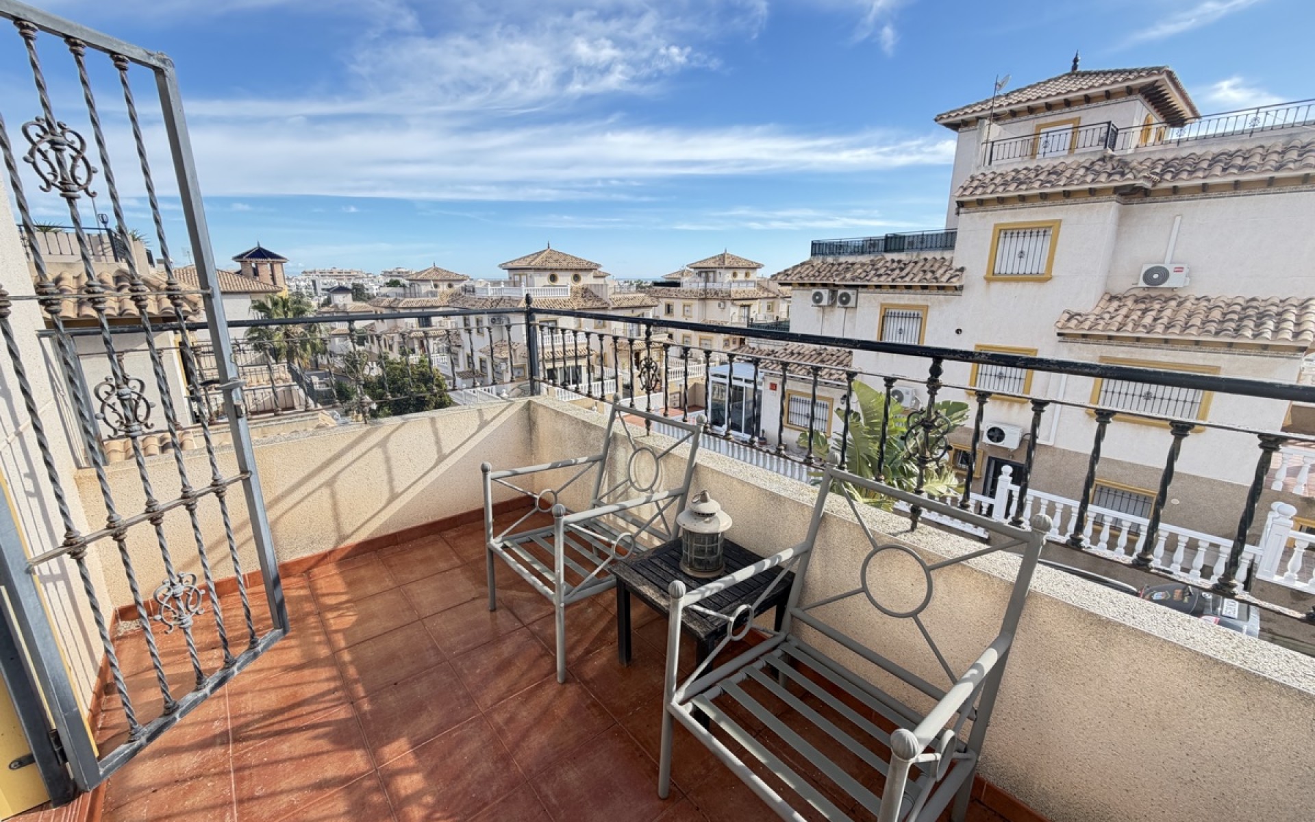 Resale - Townhouse - Villamartin