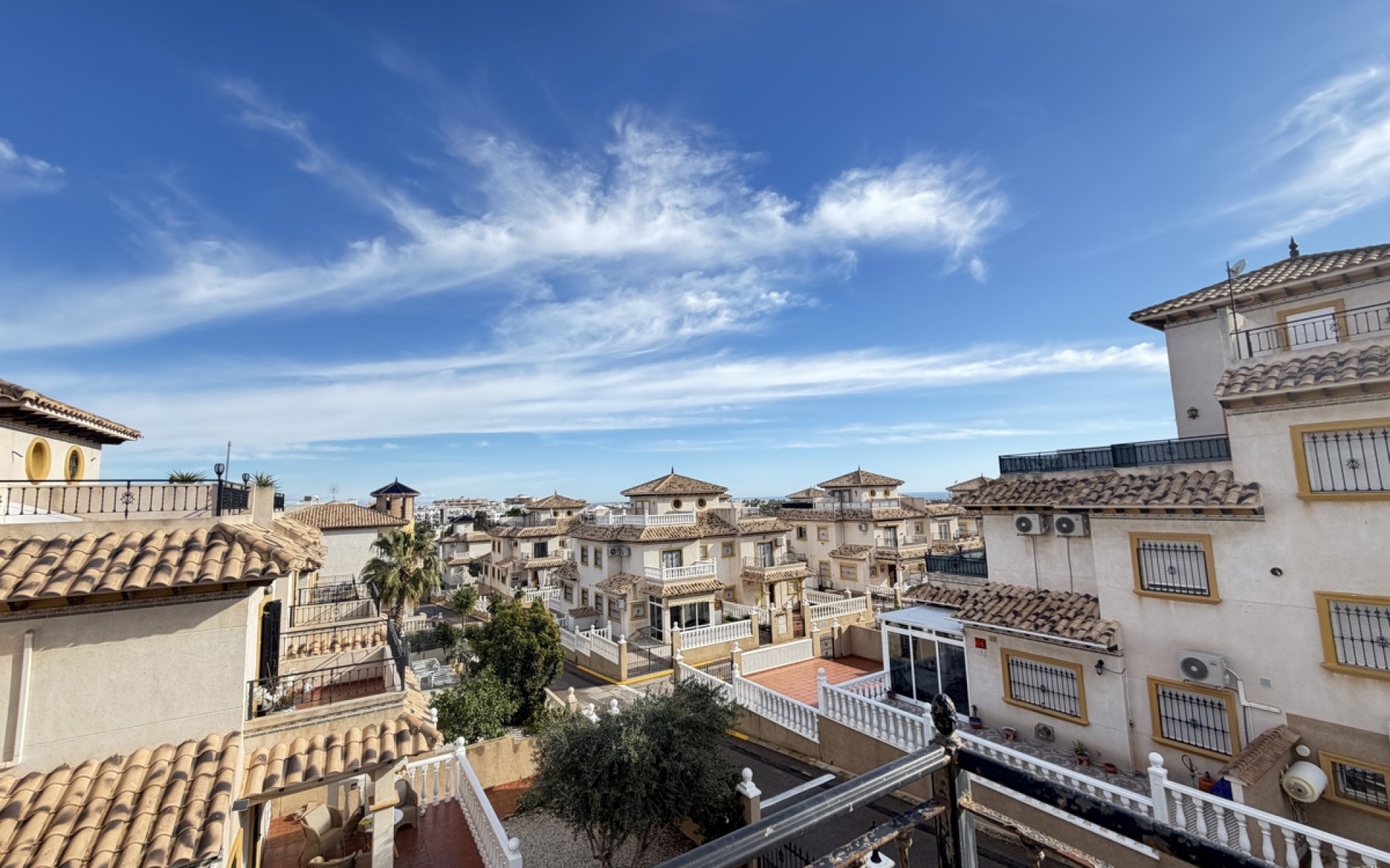 Resale - Townhouse - Villamartin