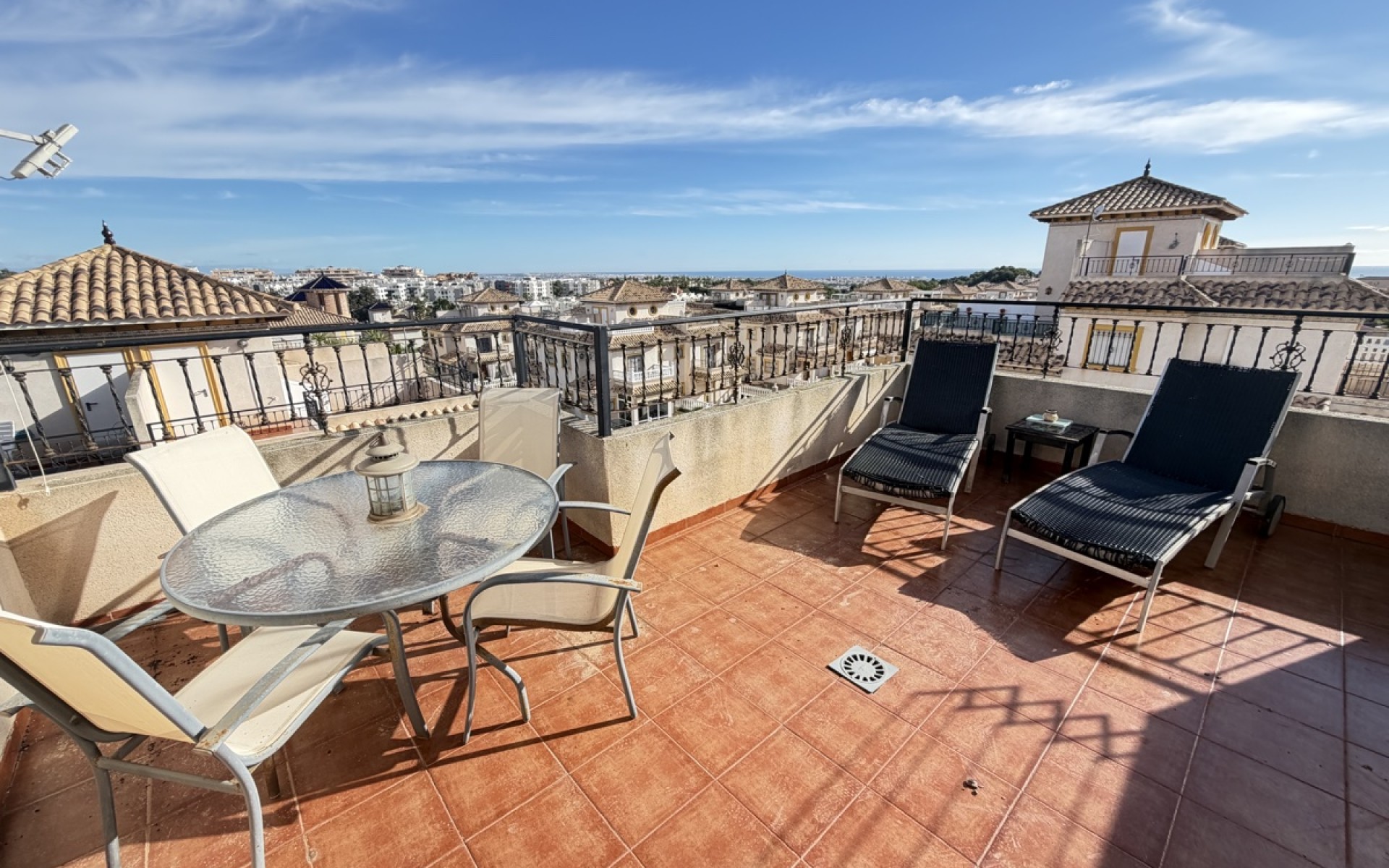 Resale - Townhouse - Villamartin