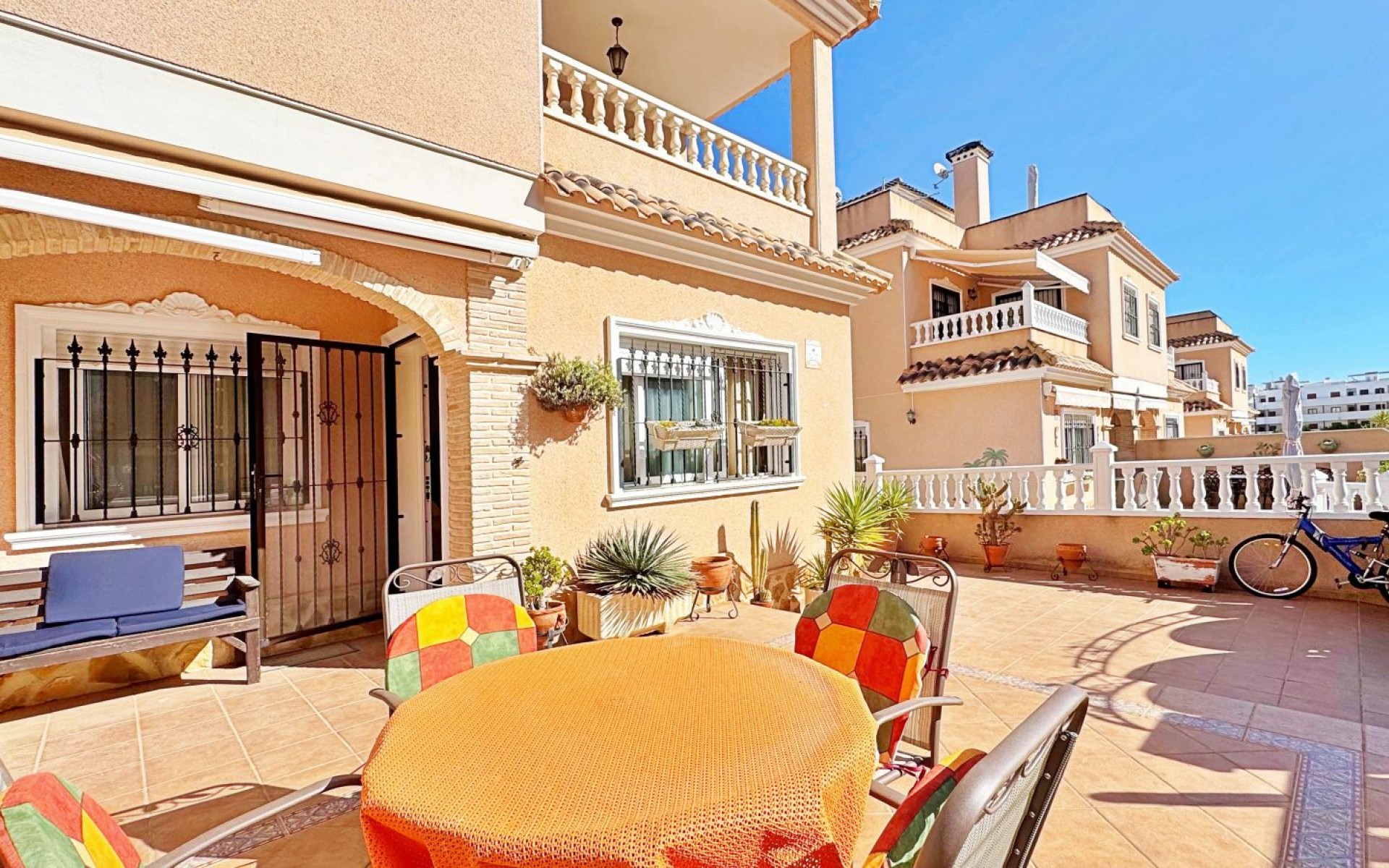 Resale - Townhouse - Villamartin