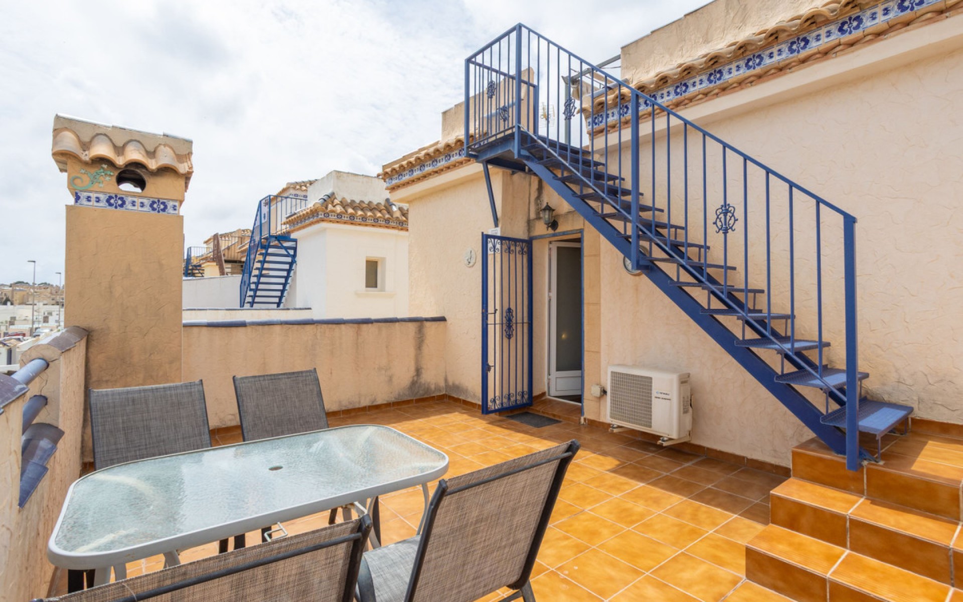 Resale - Townhouse - Villamartin