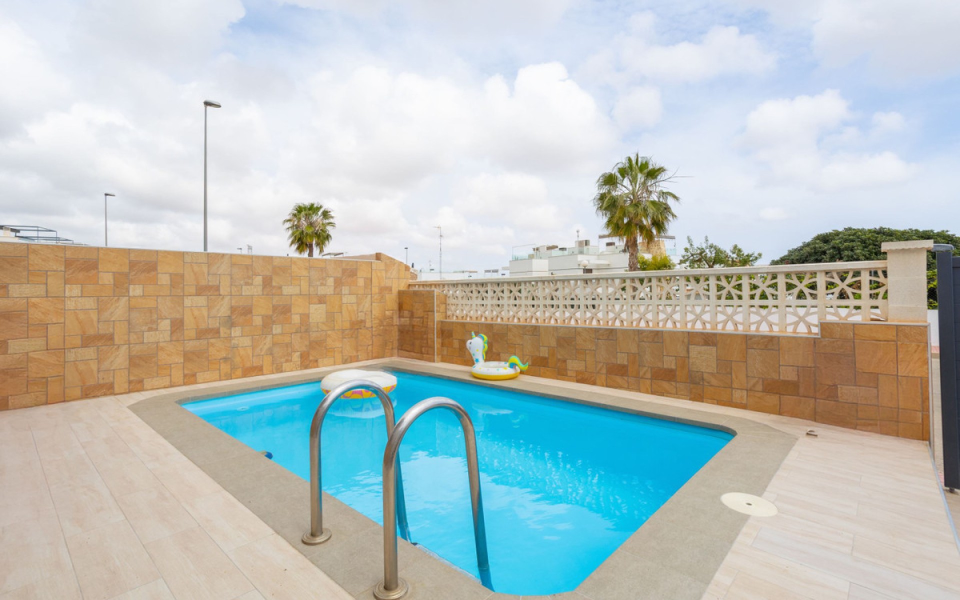 Resale - Townhouse - Villamartin