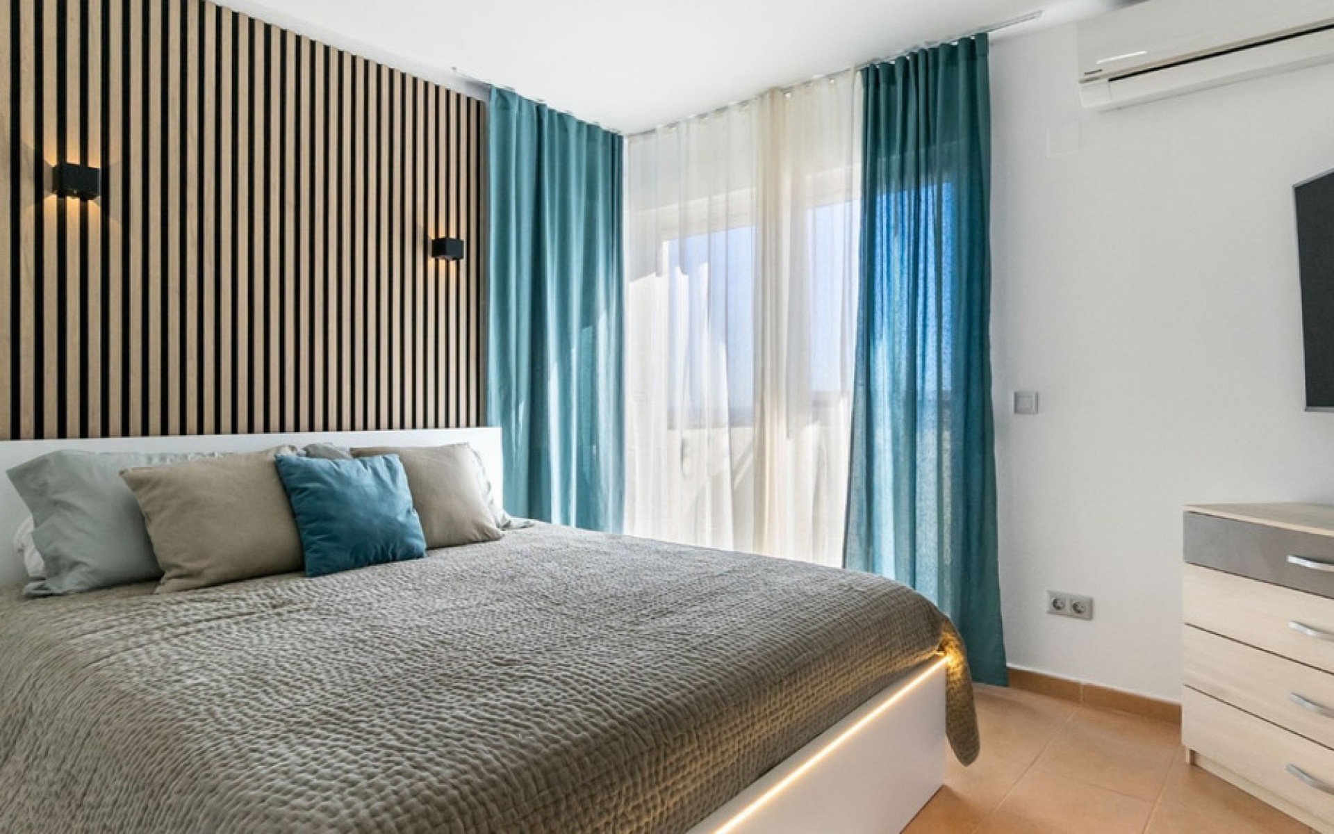 Resale - Townhouse - Villamartin