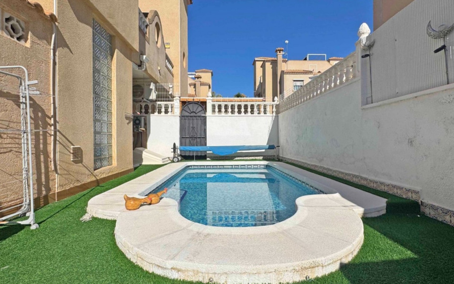 Resale - Townhouse - Villamartin