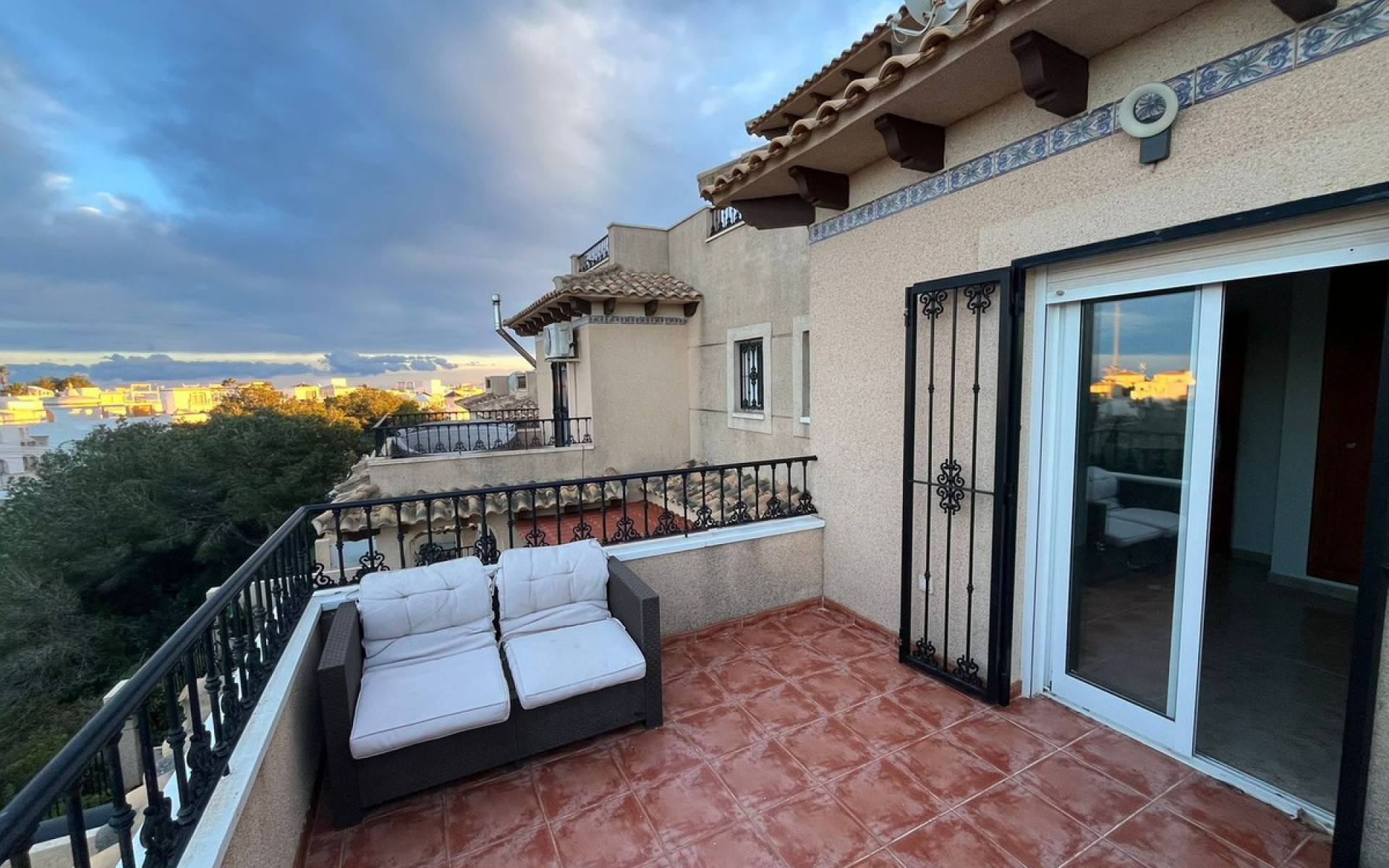 Resale - Townhouse - Villamartin