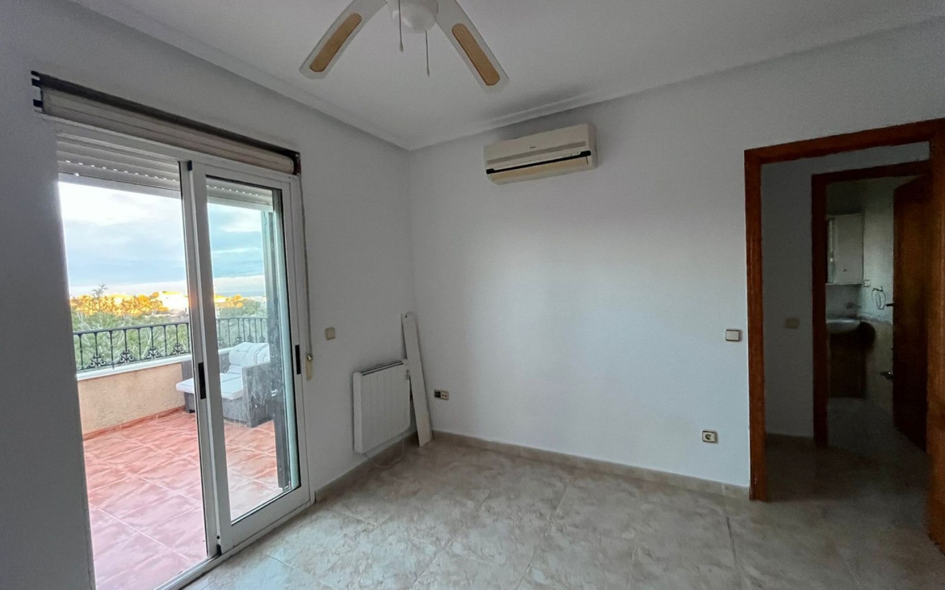 Resale - Townhouse - Villamartin