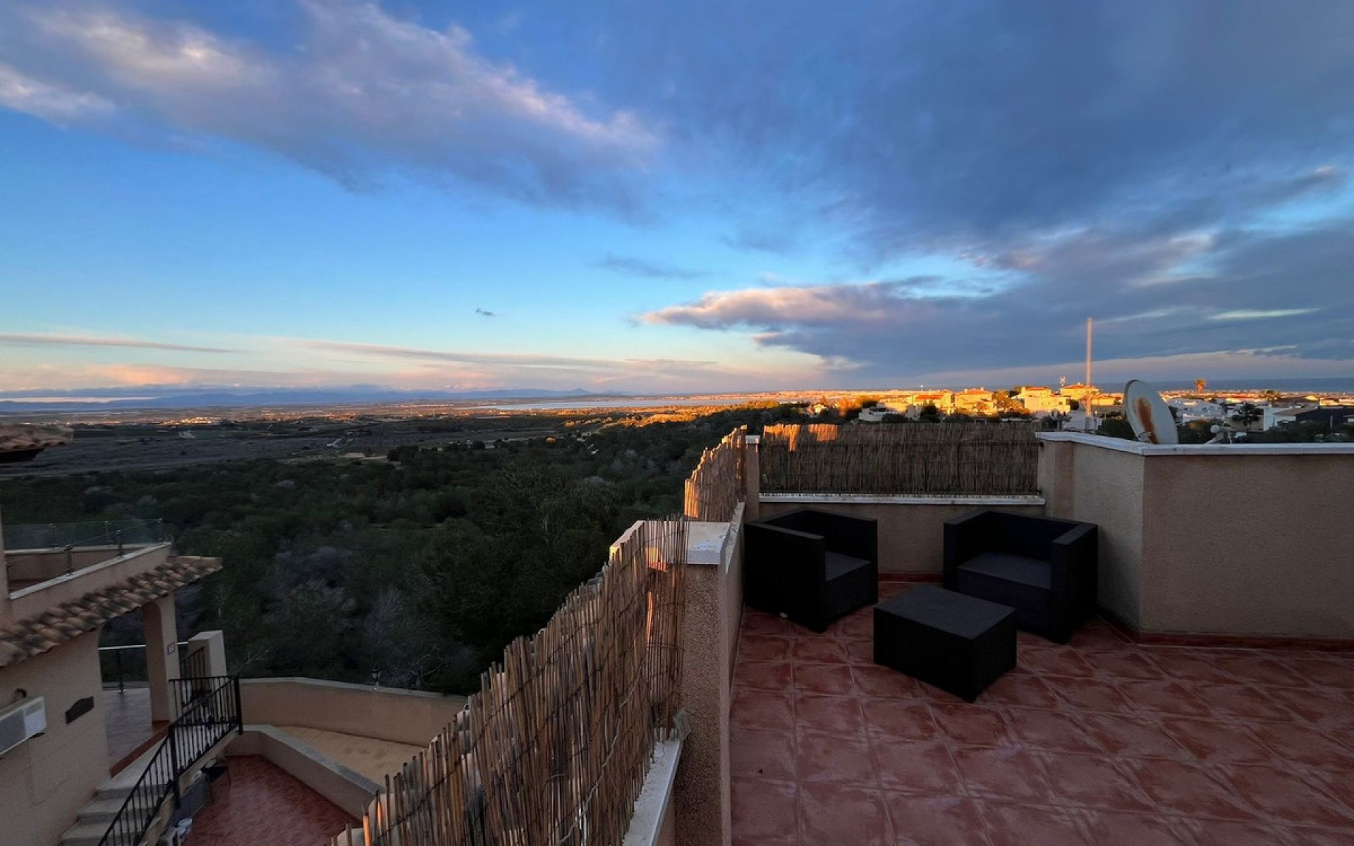 Resale - Townhouse - Villamartin