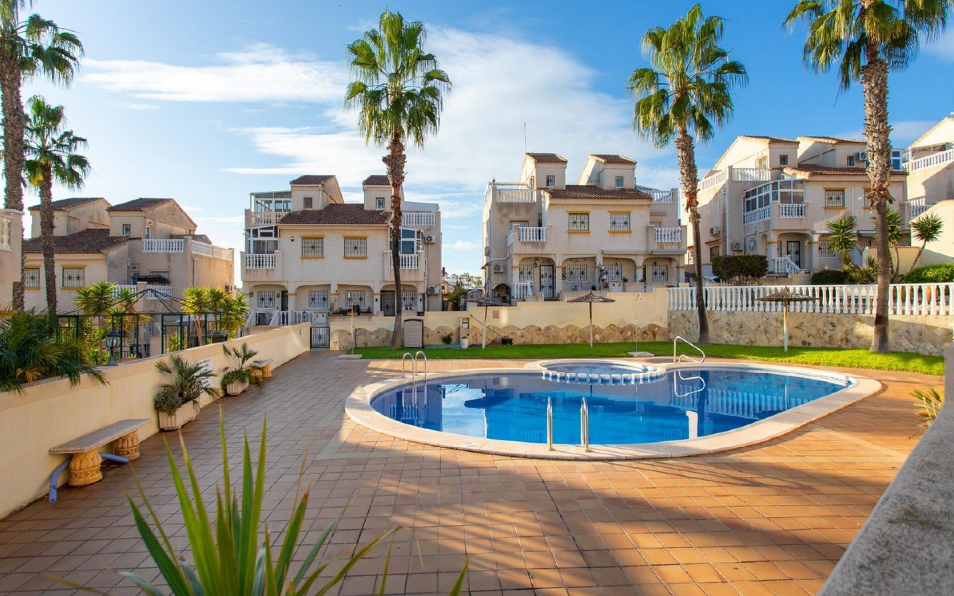 Resale - Townhouse - Villamartin