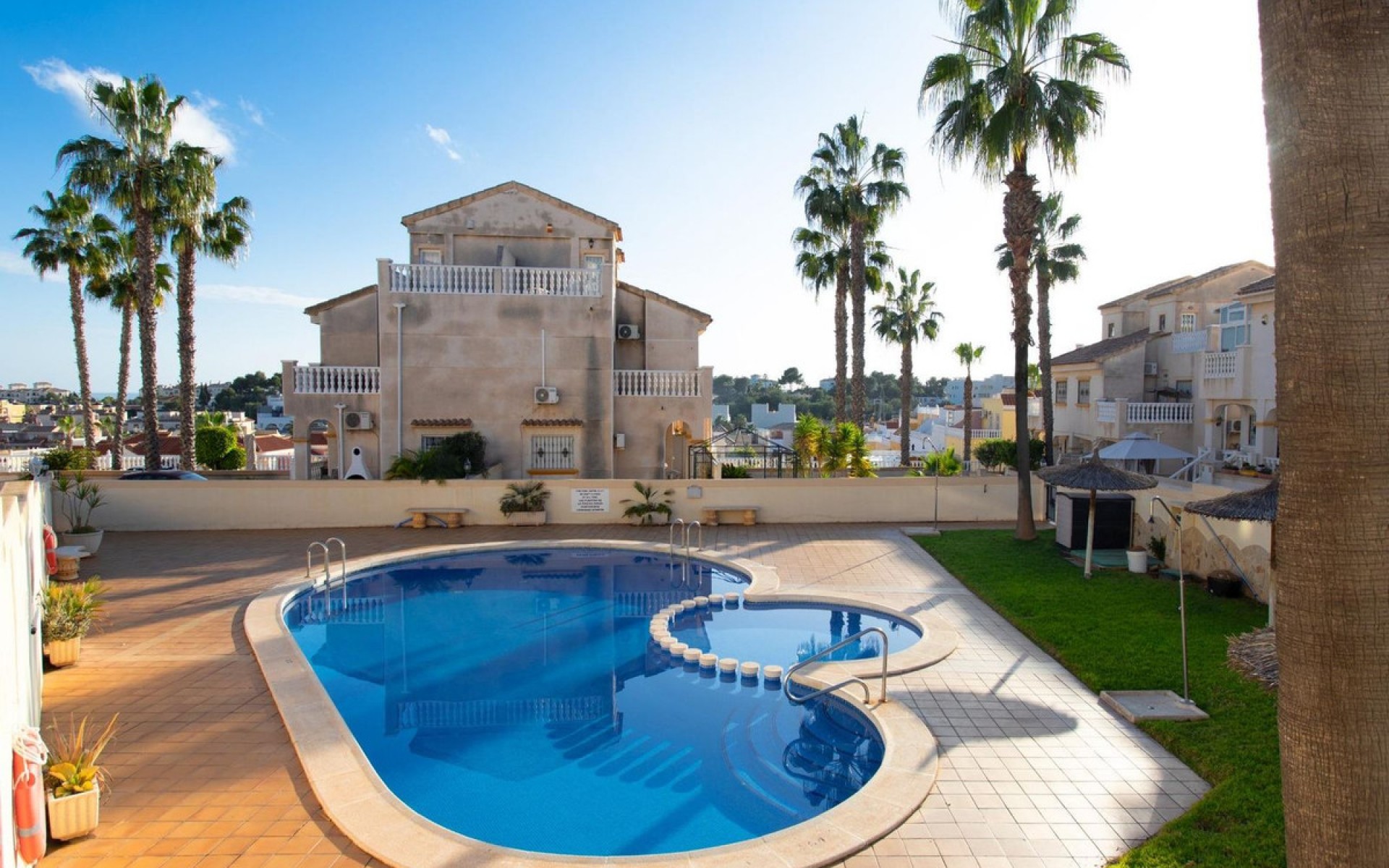 Resale - Townhouse - Villamartin