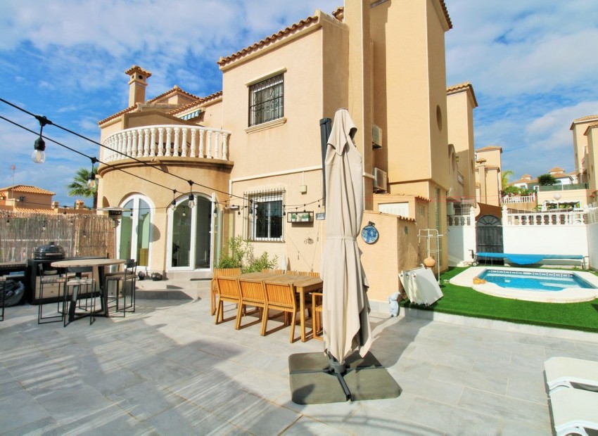 Resale - Townhouse - Villamartin