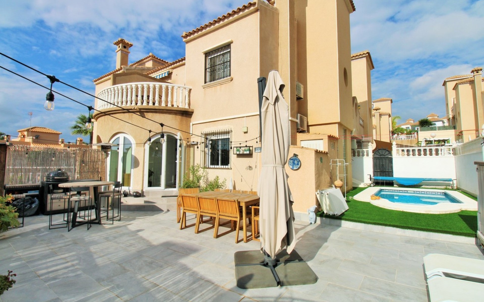 Resale - Townhouse - Villamartin