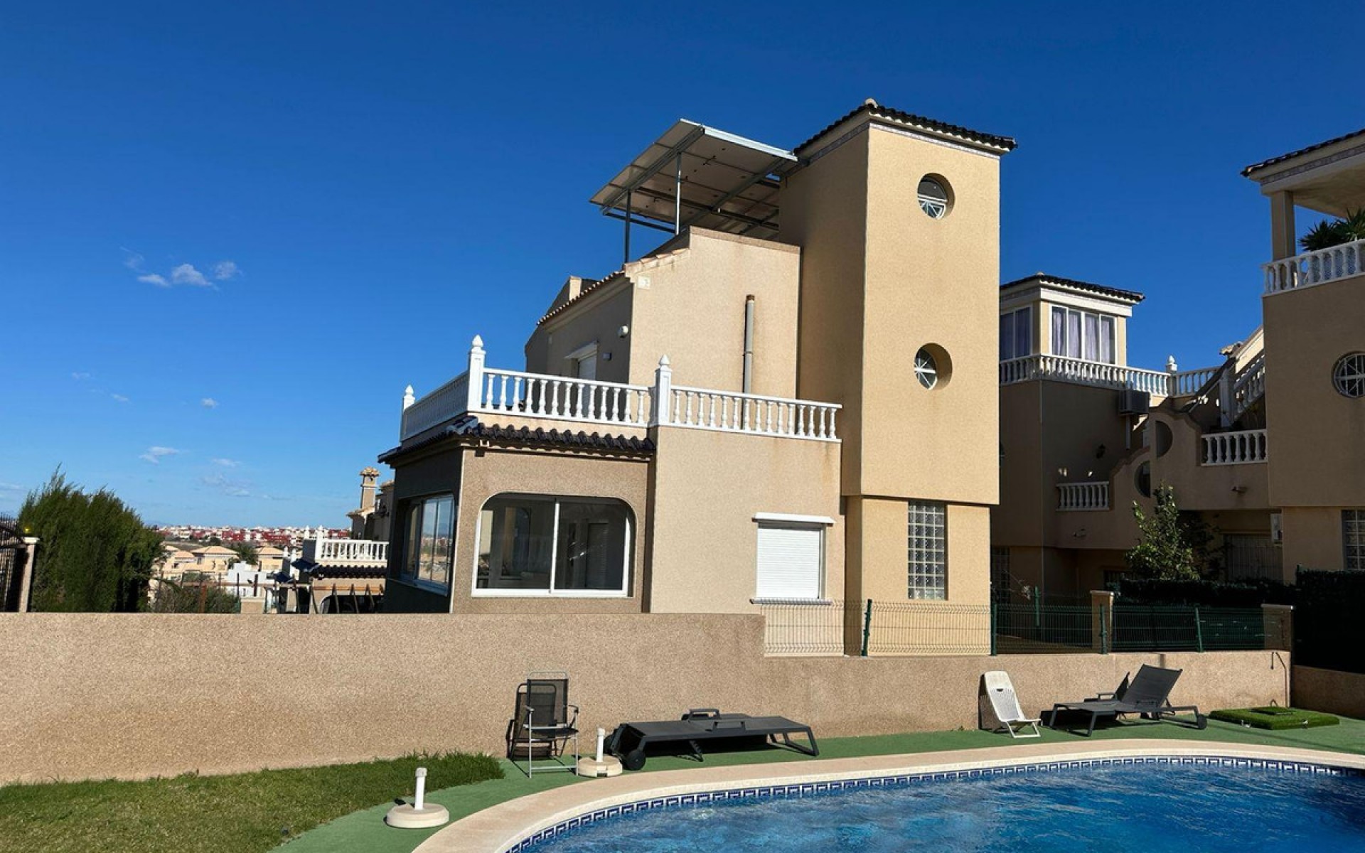 Resale - Townhouse - Villamartin