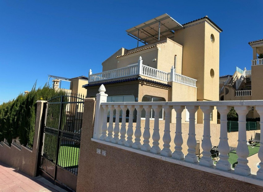 Resale - Townhouse - Villamartin