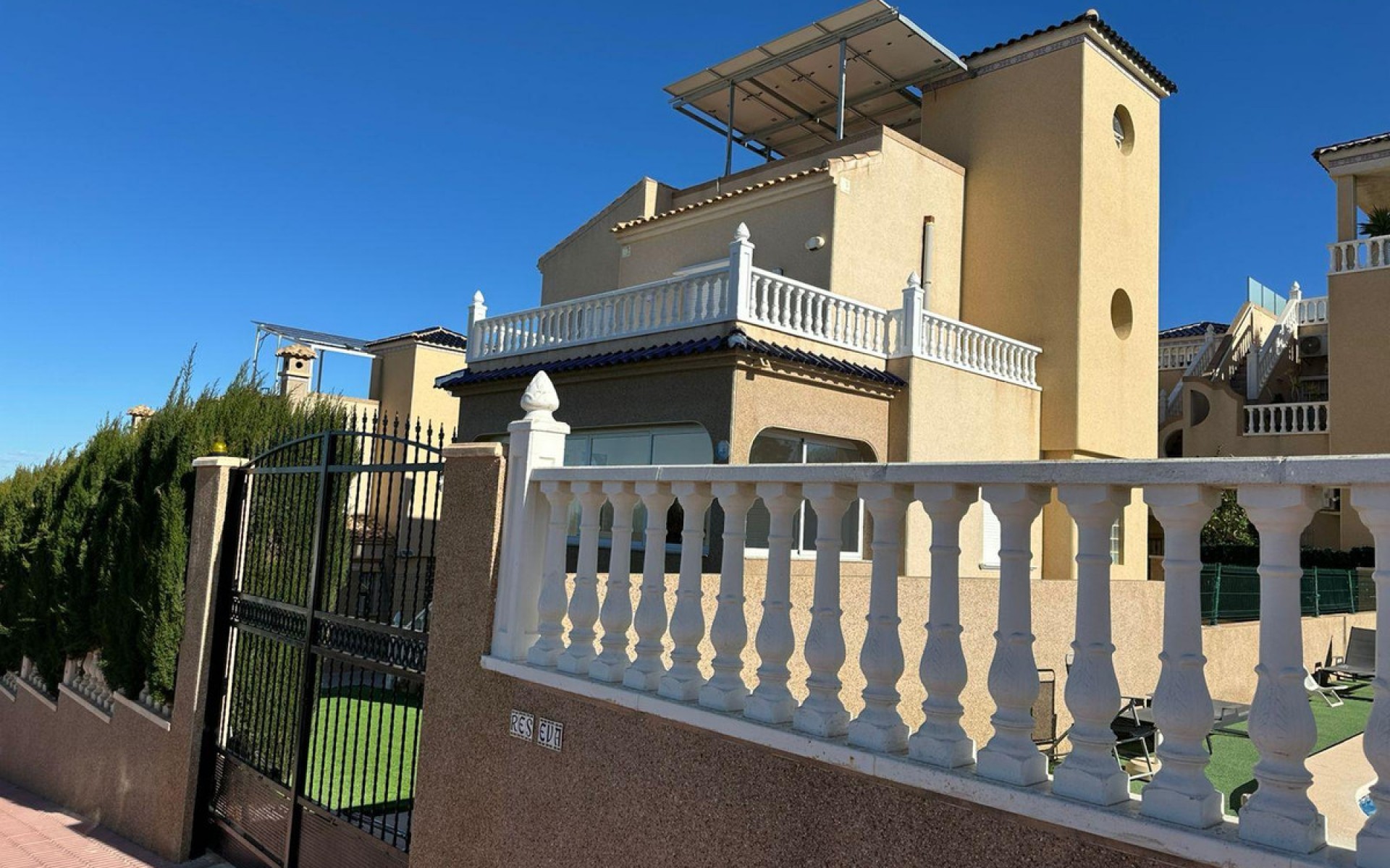 Resale - Townhouse - Villamartin