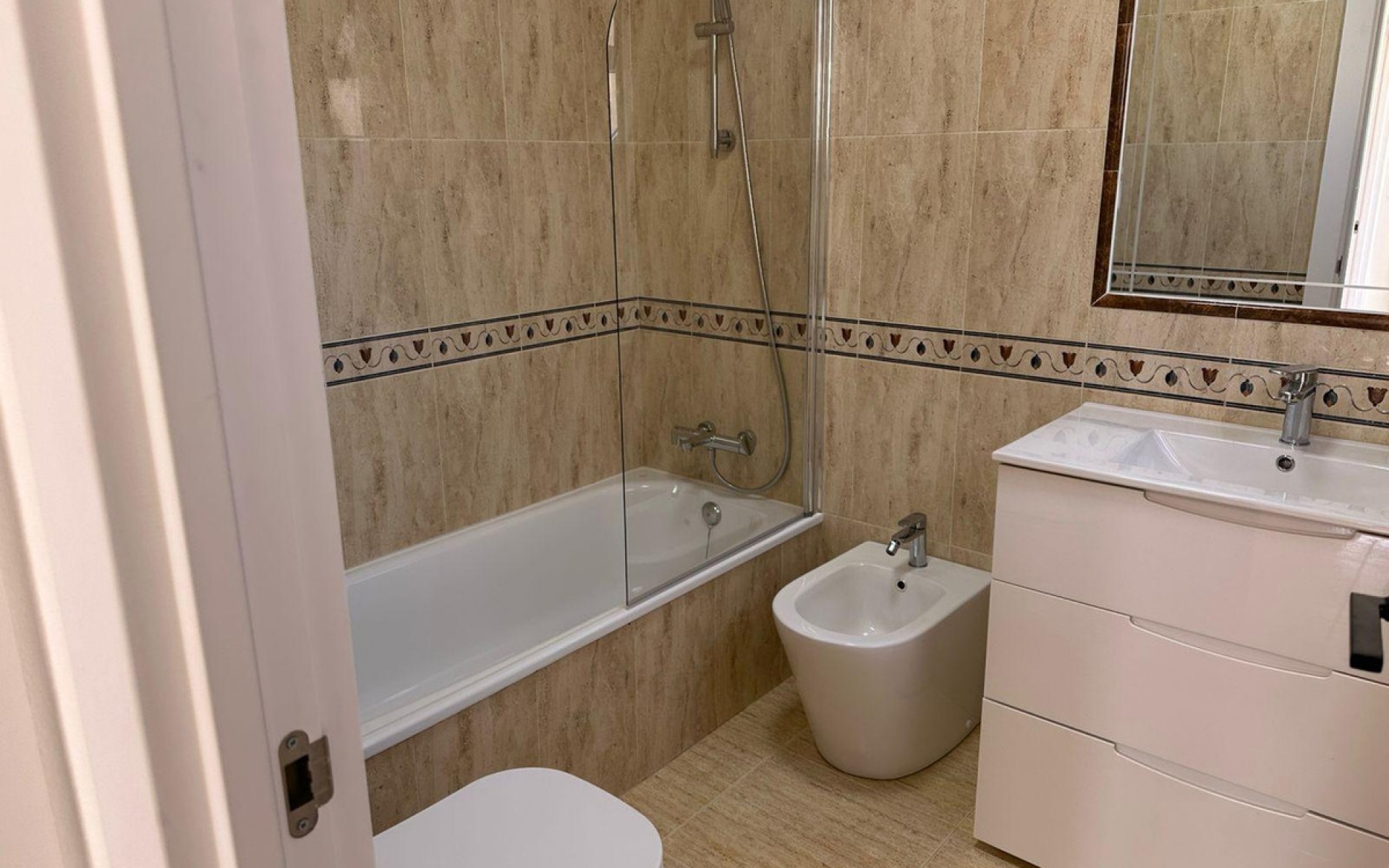 Resale - Townhouse - Villamartin