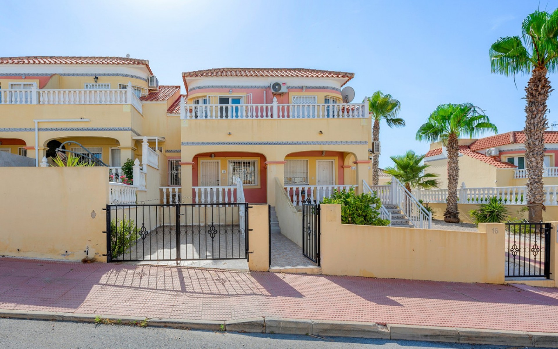 Resale - Townhouse - Villamartin