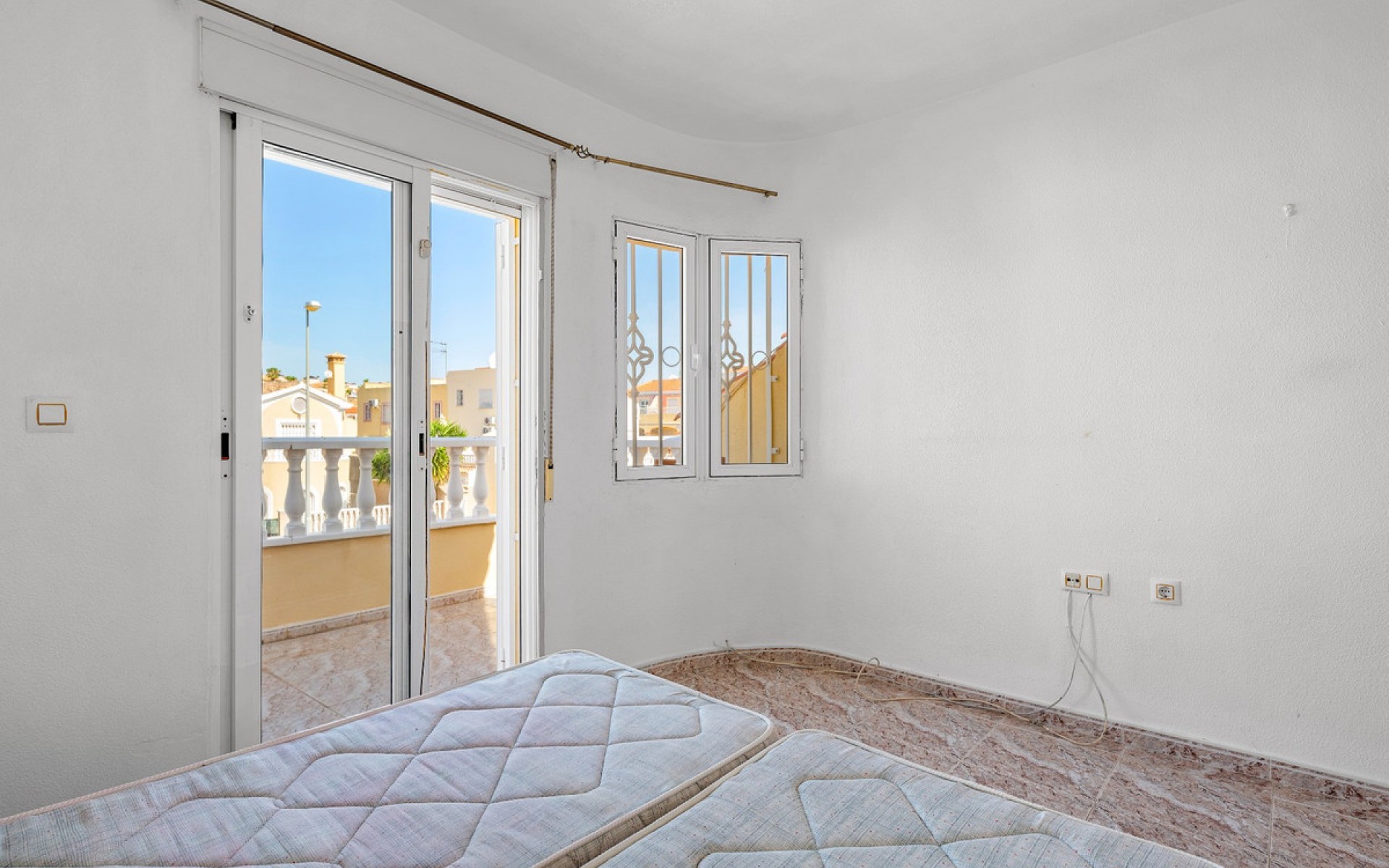 Resale - Townhouse - Villamartin