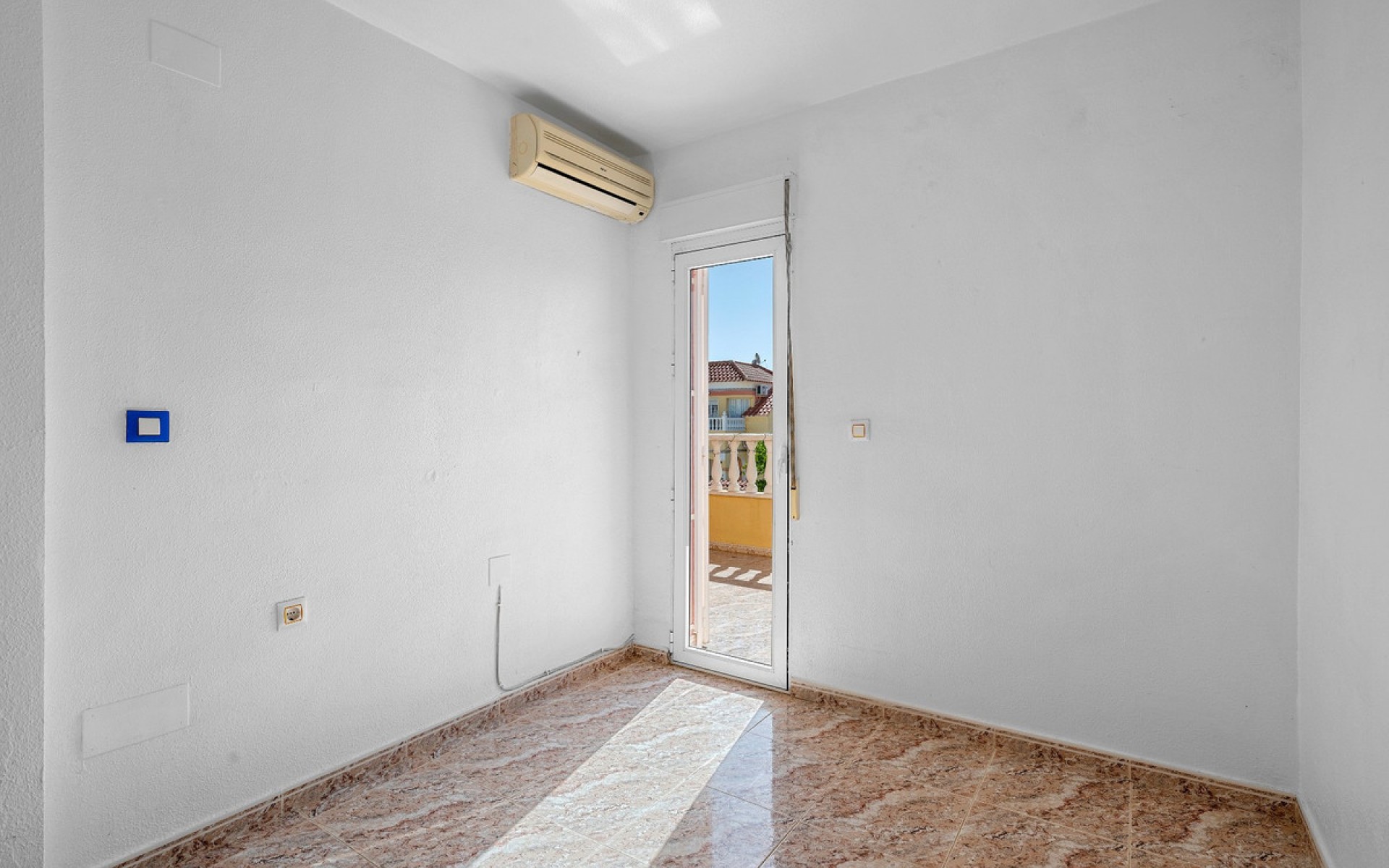 Resale - Townhouse - Villamartin