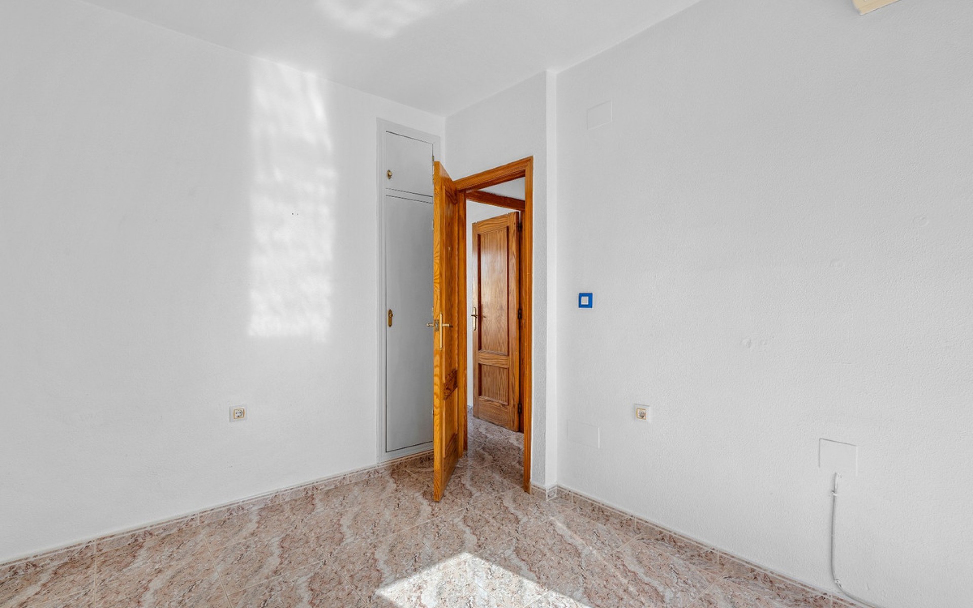 Resale - Townhouse - Villamartin