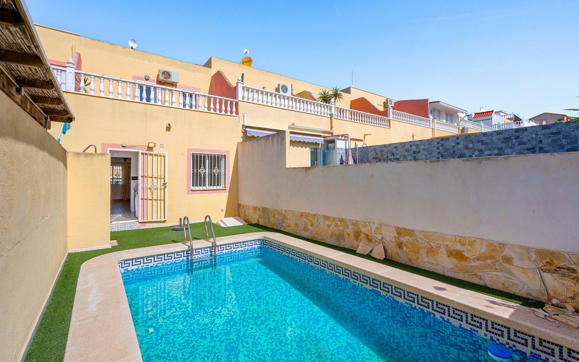 Resale - Townhouse - Villamartin