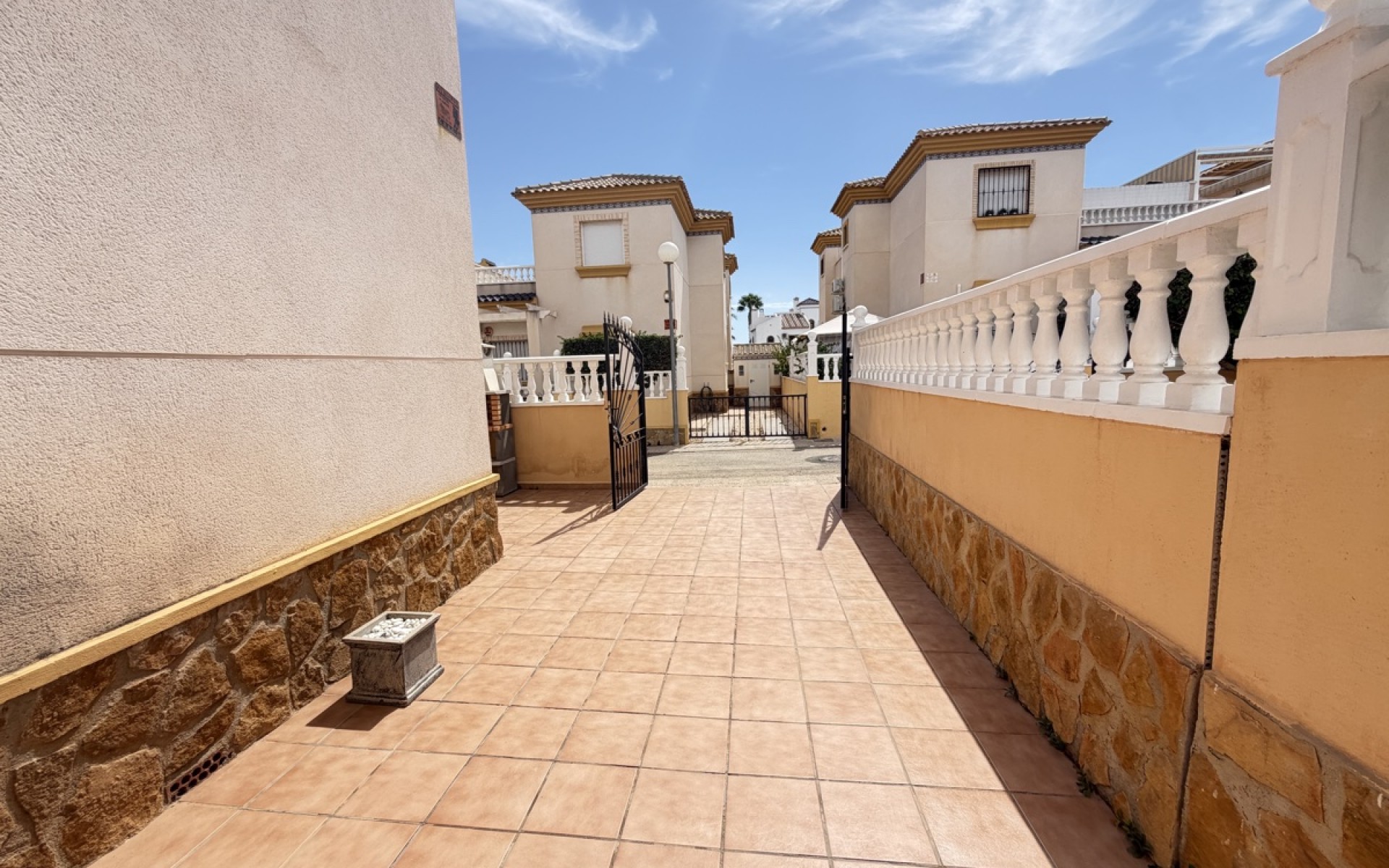 Resale - Townhouse - Villamartin