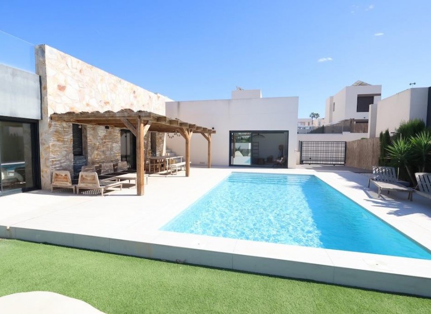 Resale - Villa - Algorfa - Algorfa Centro