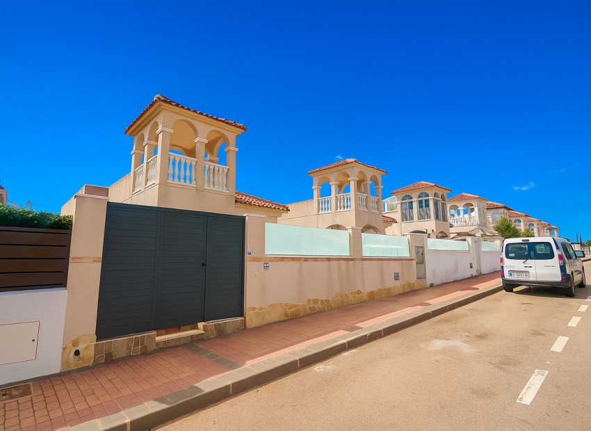 Resale - Villa - Algorfa