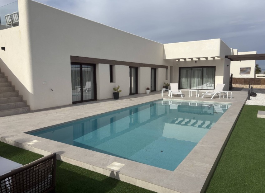 Resale - Villa - Algorfa