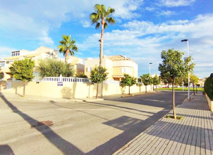 Resale - Villa - Alicante - La Torreta