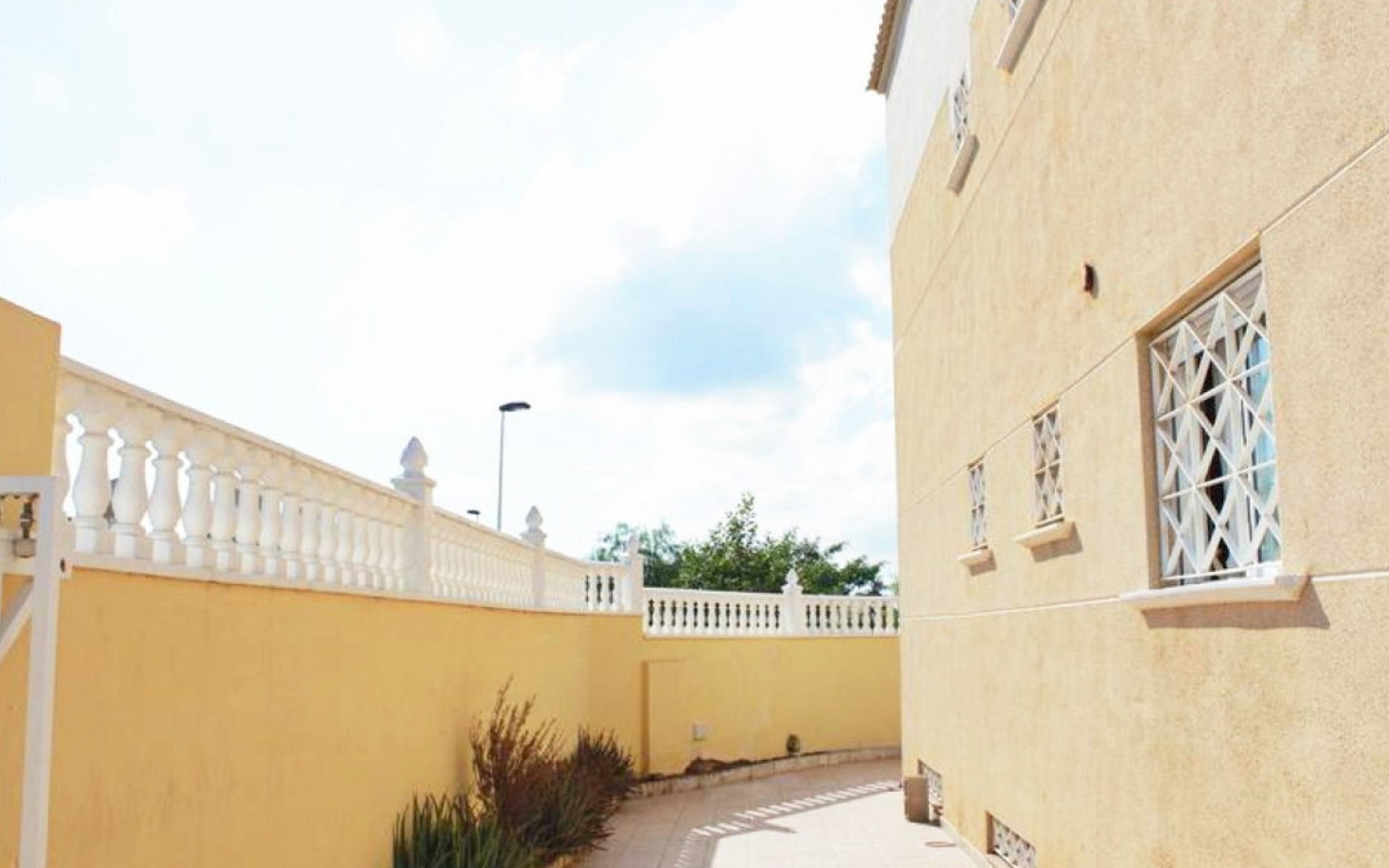 Resale - Villa - Alicante - La Torreta