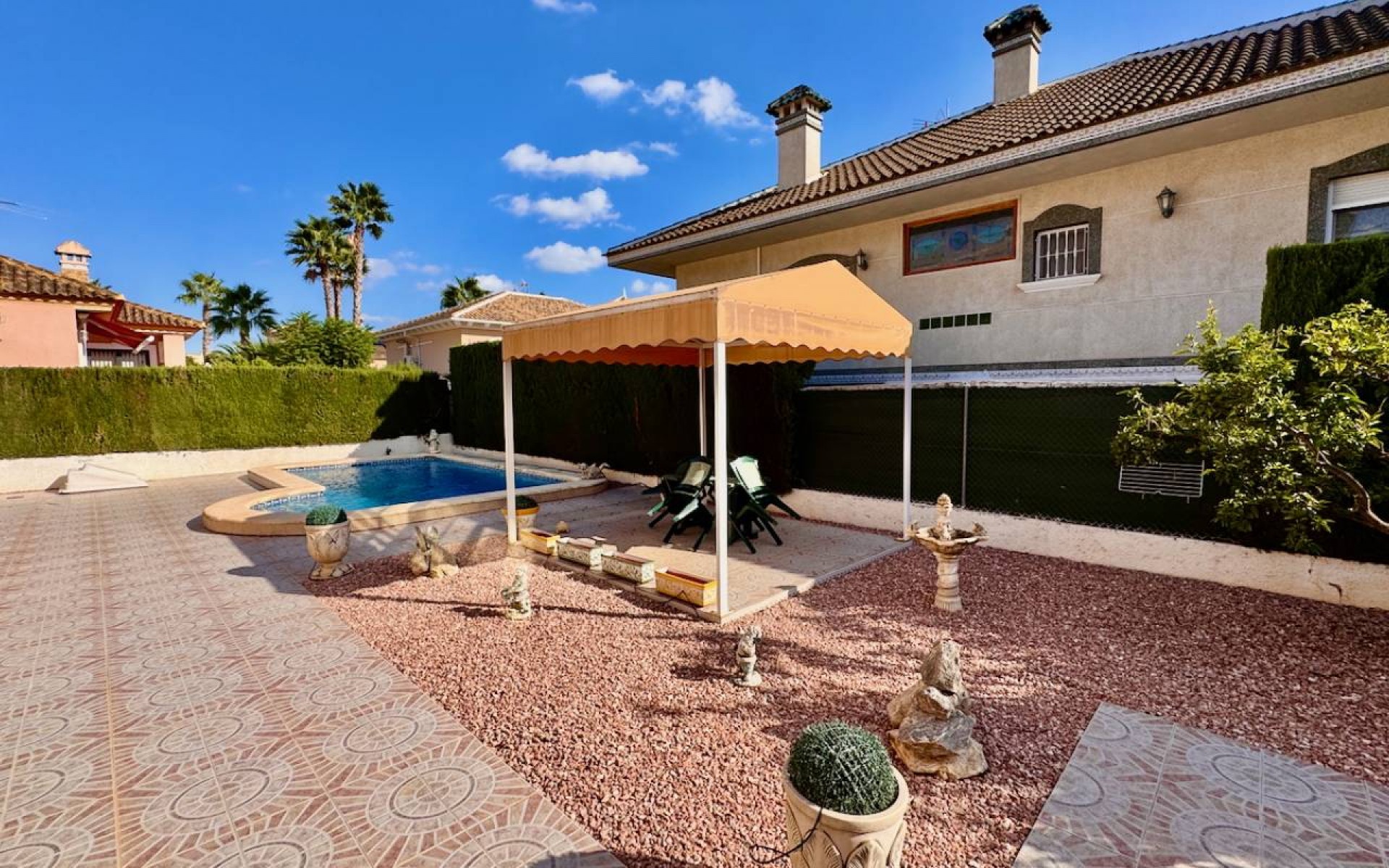 Resale - Villa - Benferri