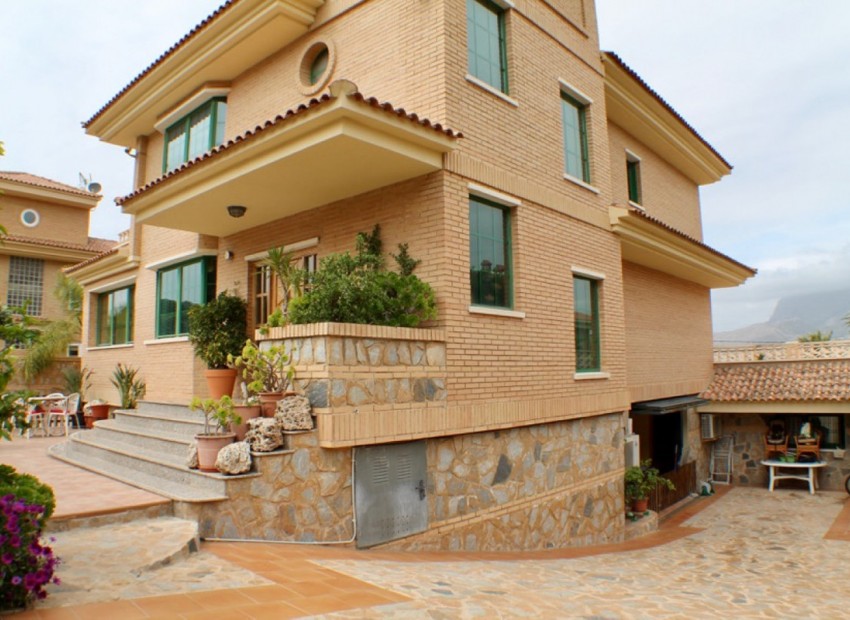 Resale - Villa - Benidorm - Benidorm Centro