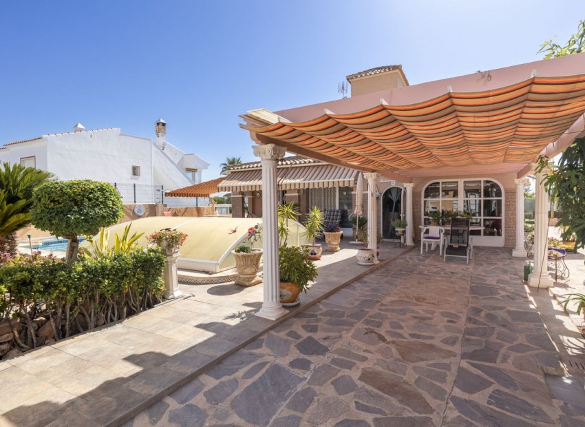 Resale - Villa - Cabo Roig - La Regia