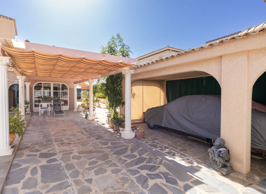 Resale - Villa - Cabo Roig - La Regia