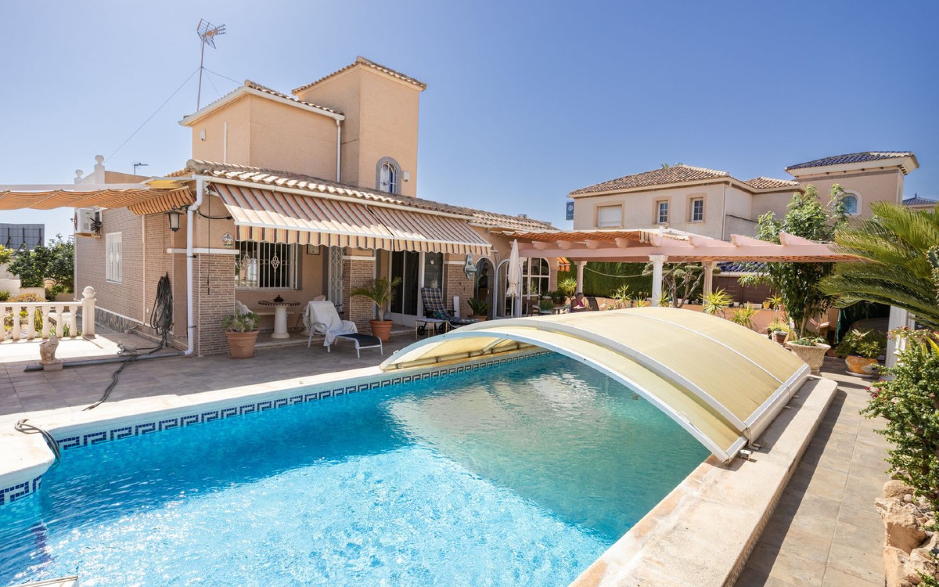Resale - Villa - Cabo Roig - La Regia