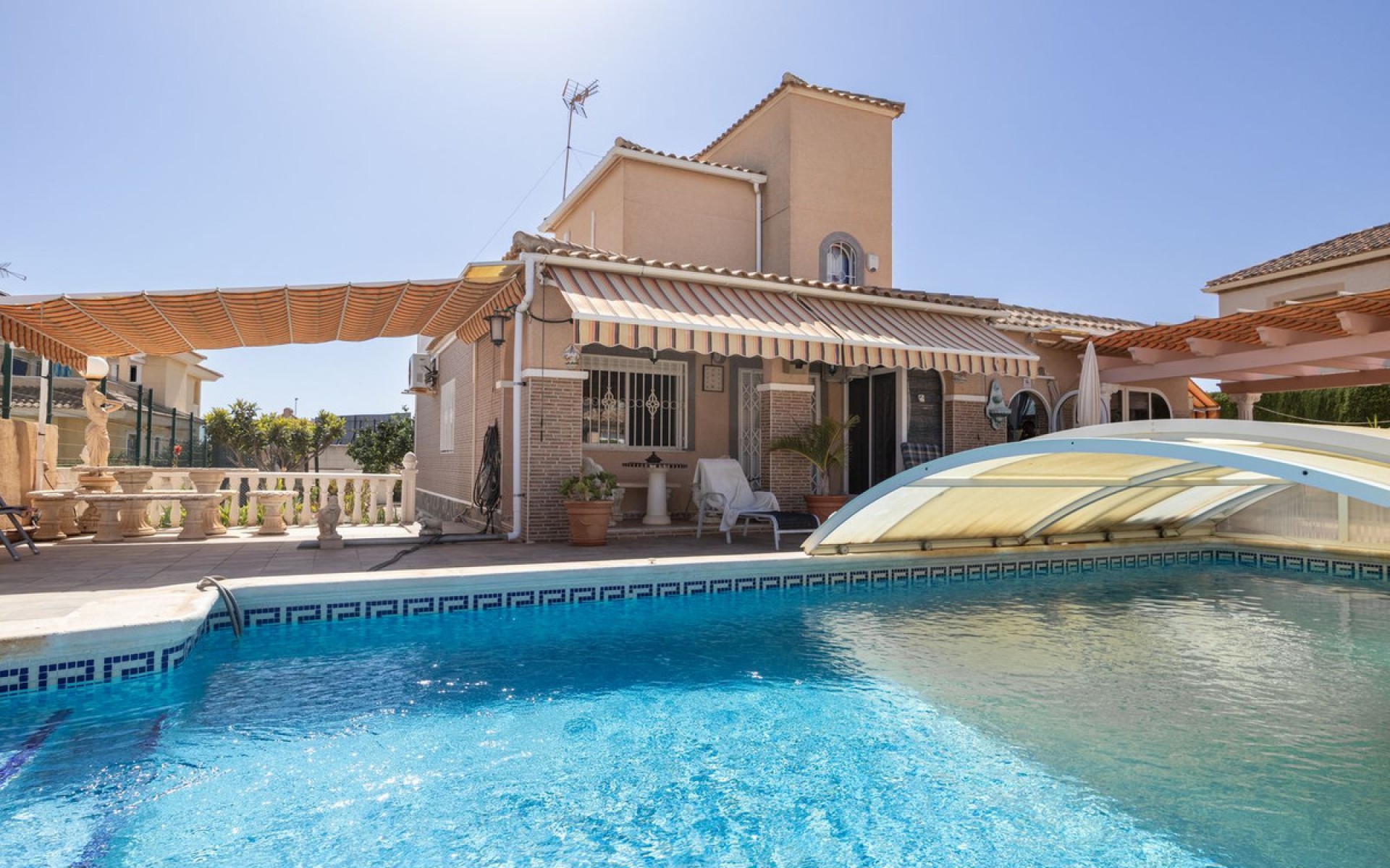 Resale - Villa - Cabo Roig - La Regia