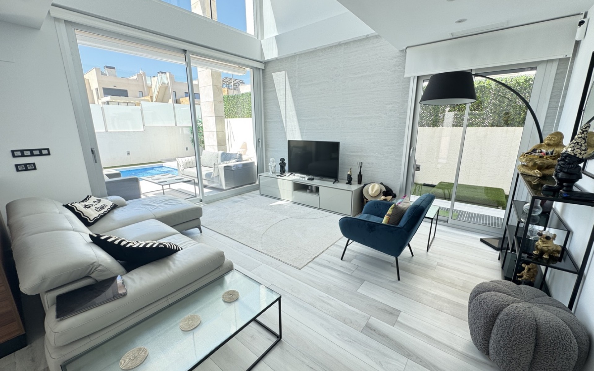 Resale - Villa - Cabo Roig