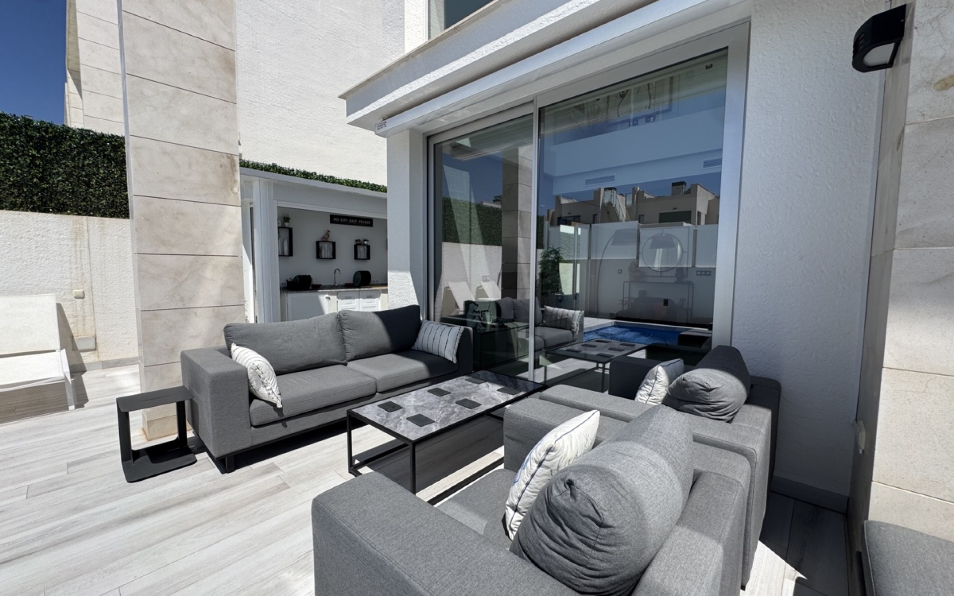 Resale - Villa - Cabo Roig