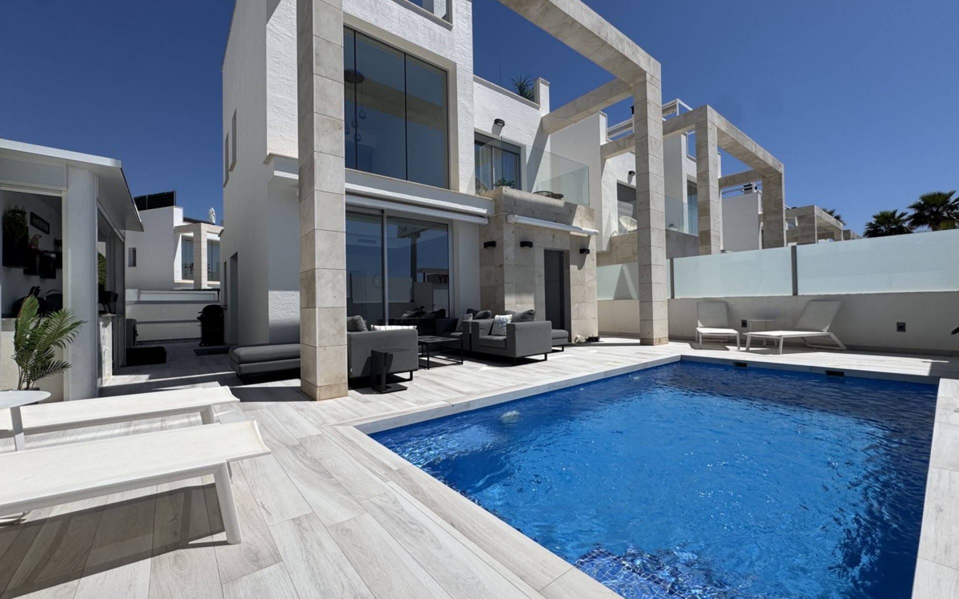 Resale - Villa - Cabo Roig
