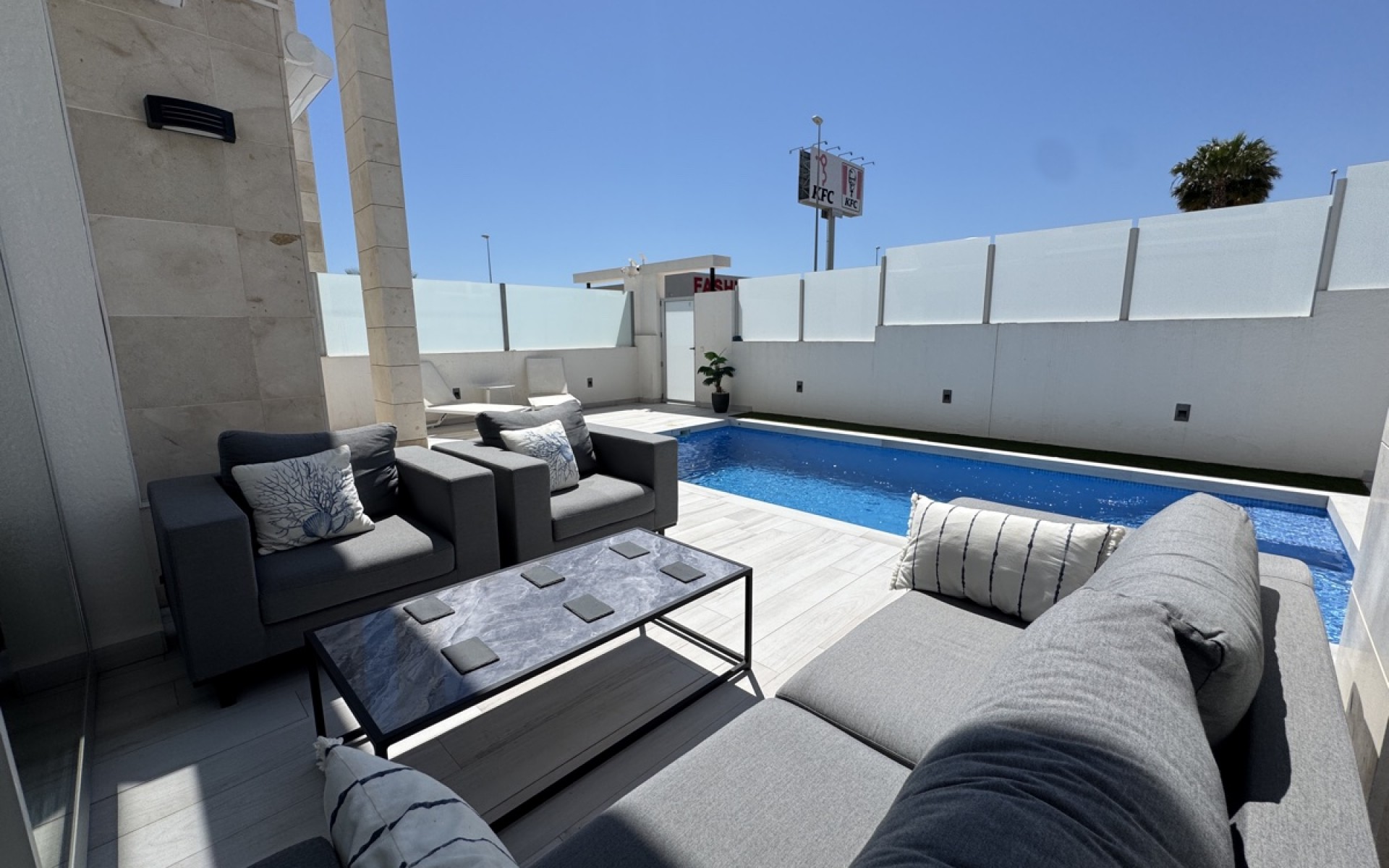 Resale - Villa - Cabo Roig