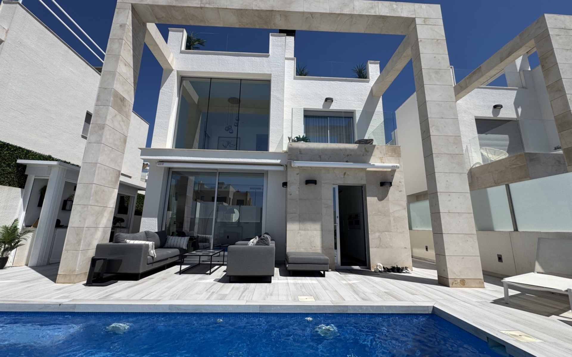 Resale - Villa - Cabo Roig