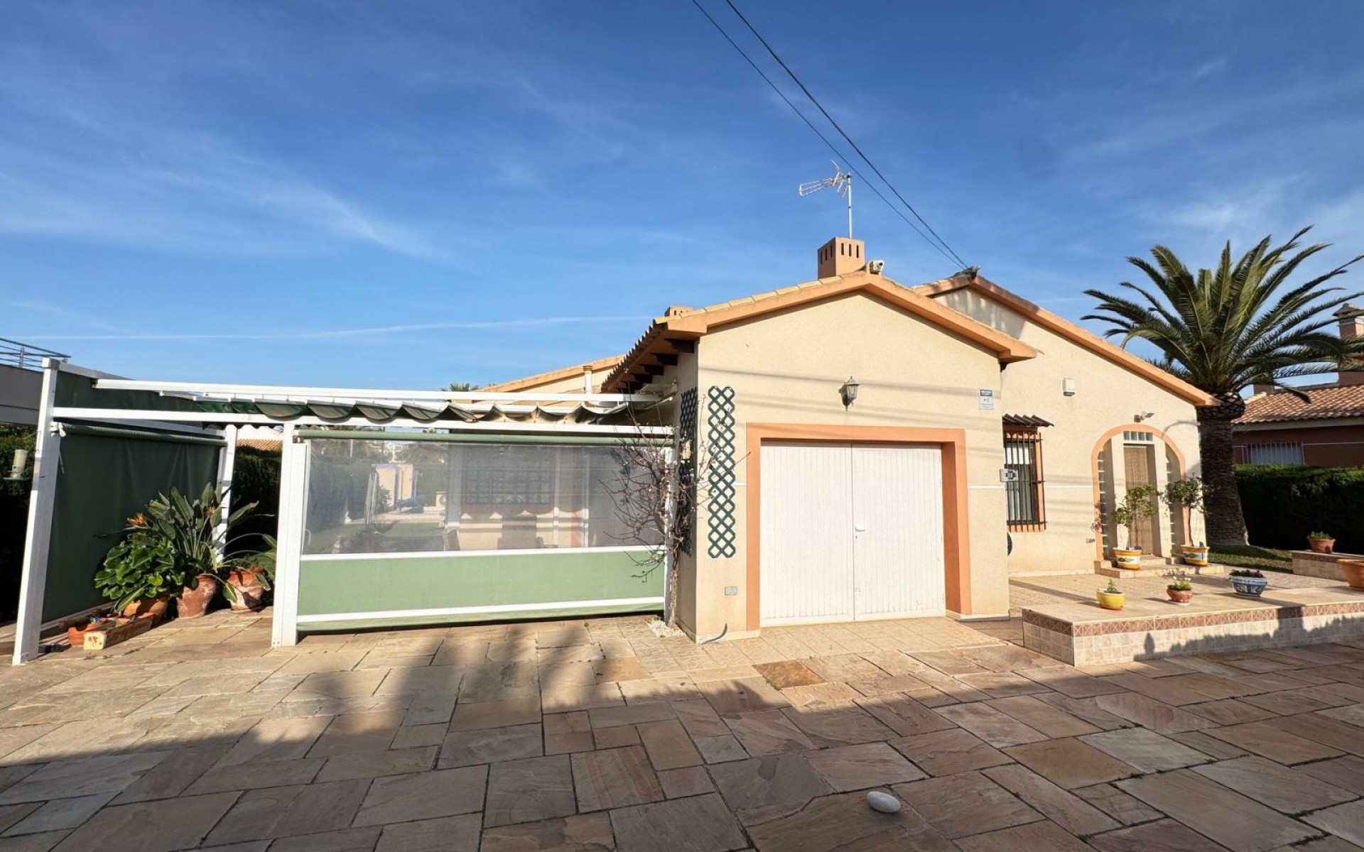 Resale - Villa - Cabo Roig
