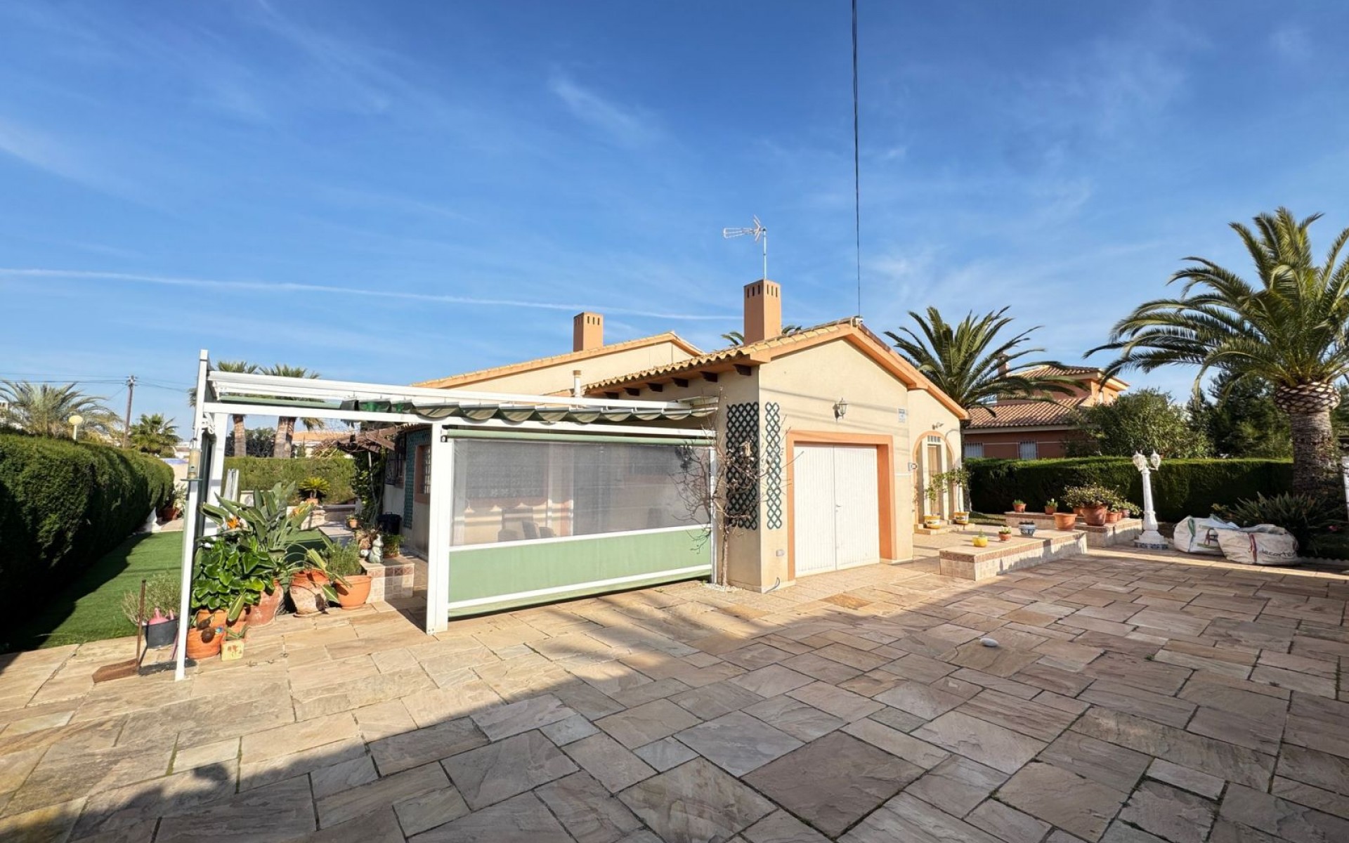 Resale - Villa - Cabo Roig