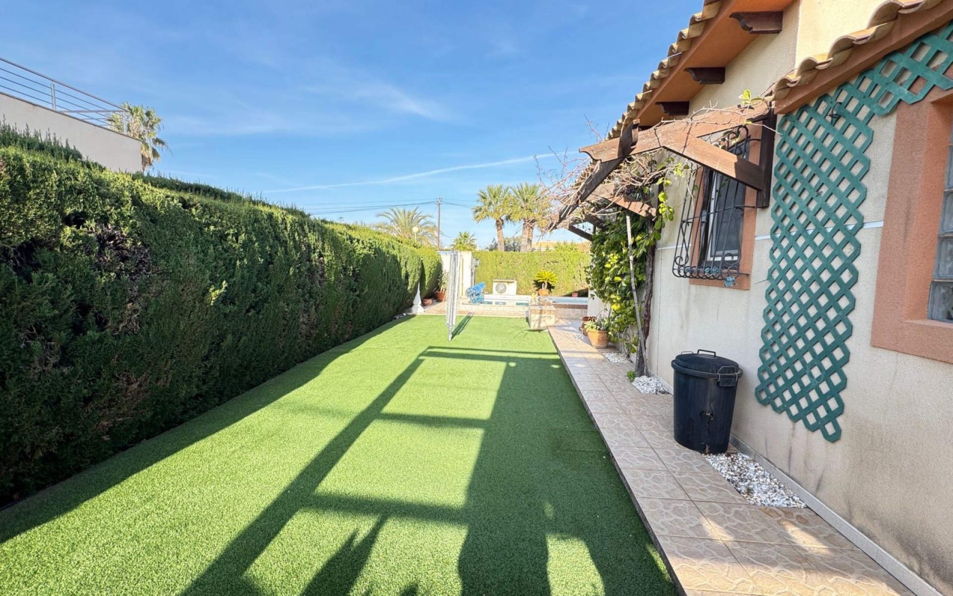 Resale - Villa - Cabo Roig