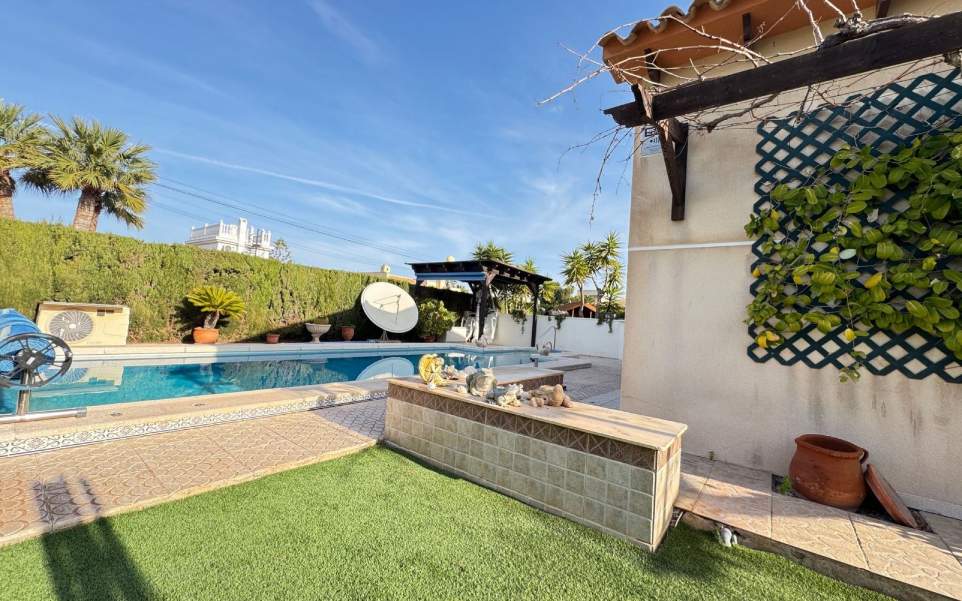 Resale - Villa - Cabo Roig